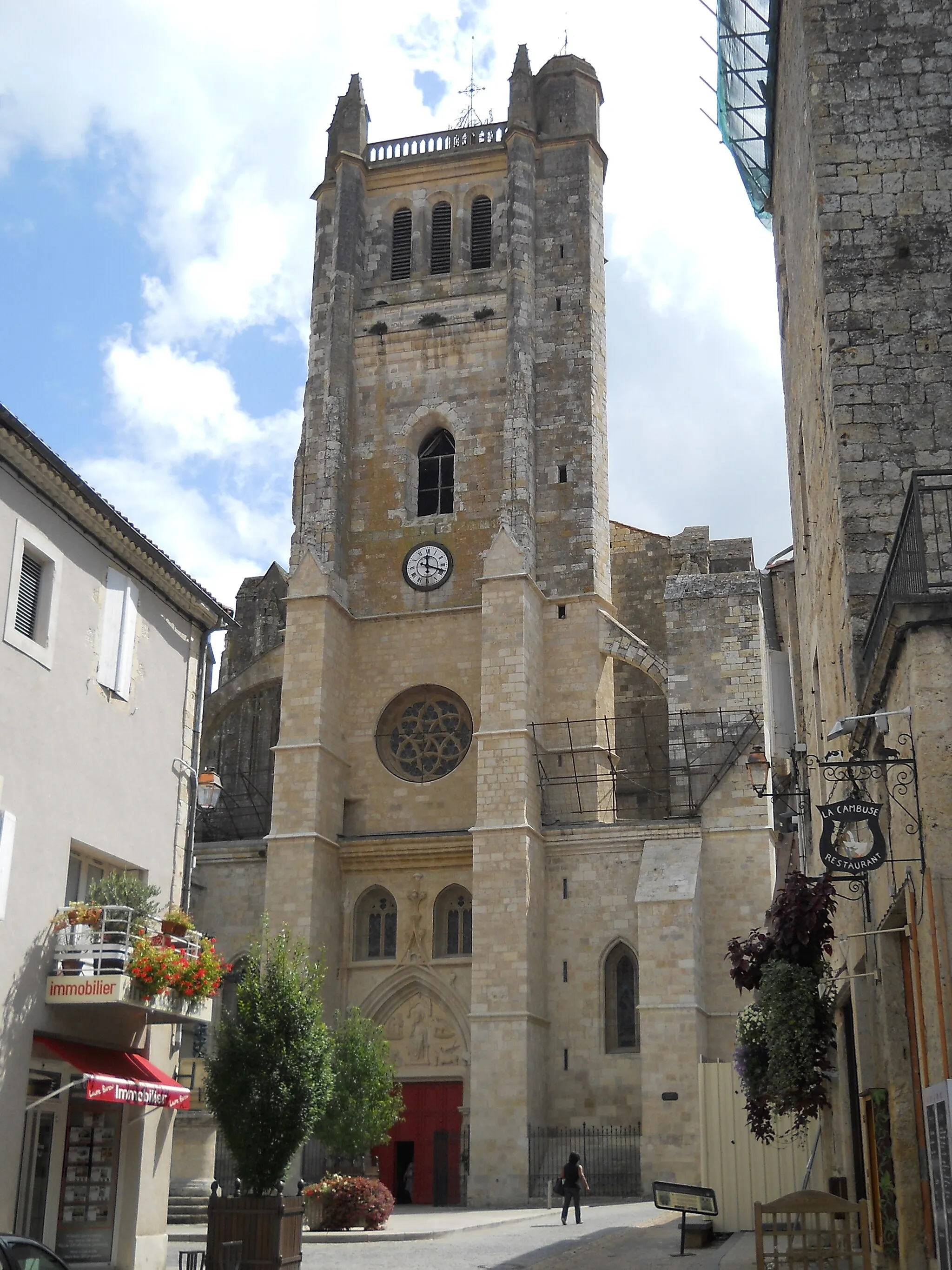 Photo showing: This building is classé au titre des monuments historiques de la France. It is indexed in the base Mérimée, a database of architectural heritage maintained by the French Ministry of Culture, under the reference PA00094770 .