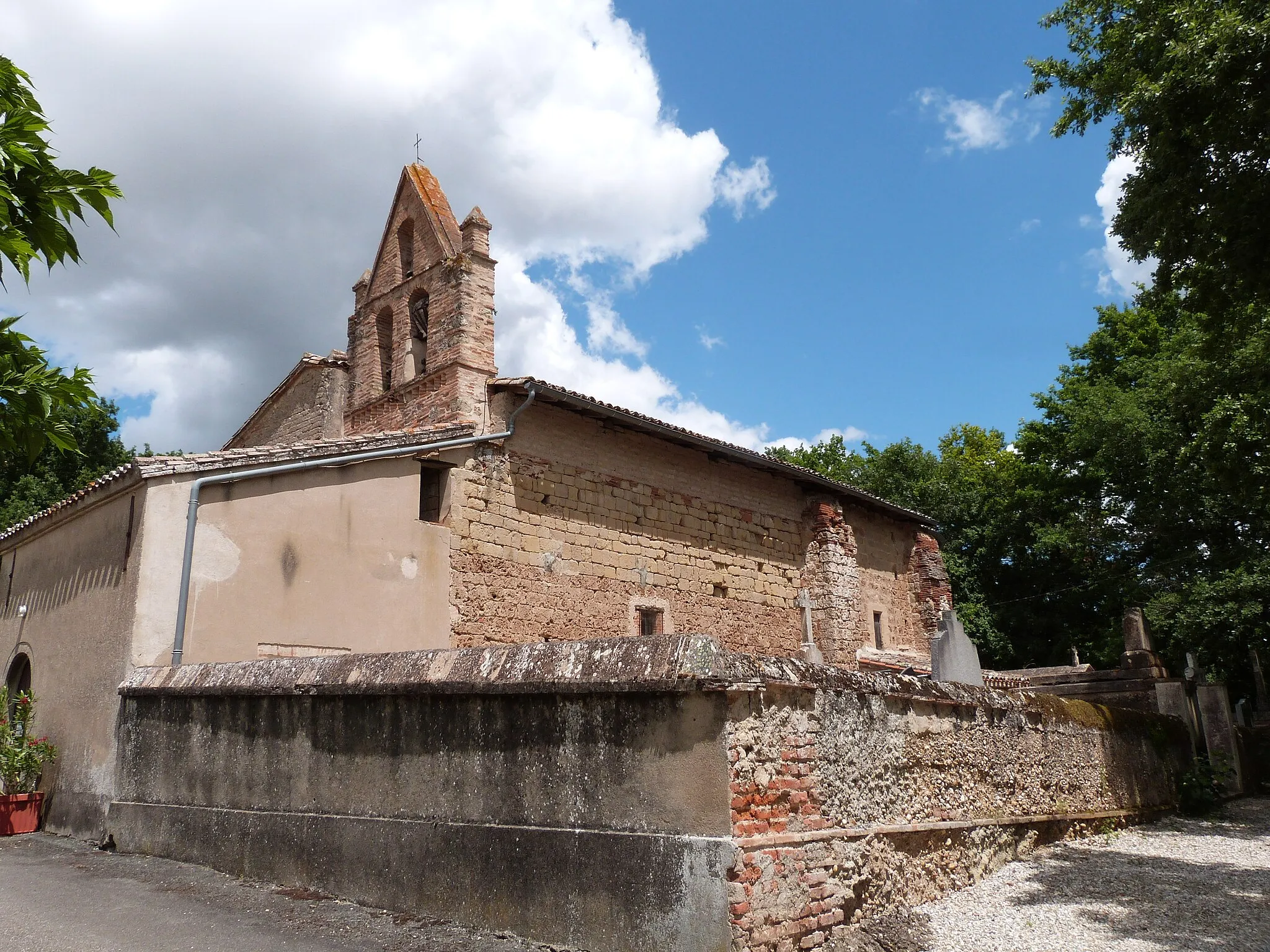 Photo showing: Eglise Saint-Vaast située au hameau  de Saint-Vaast (Coufouleux, Tarn)