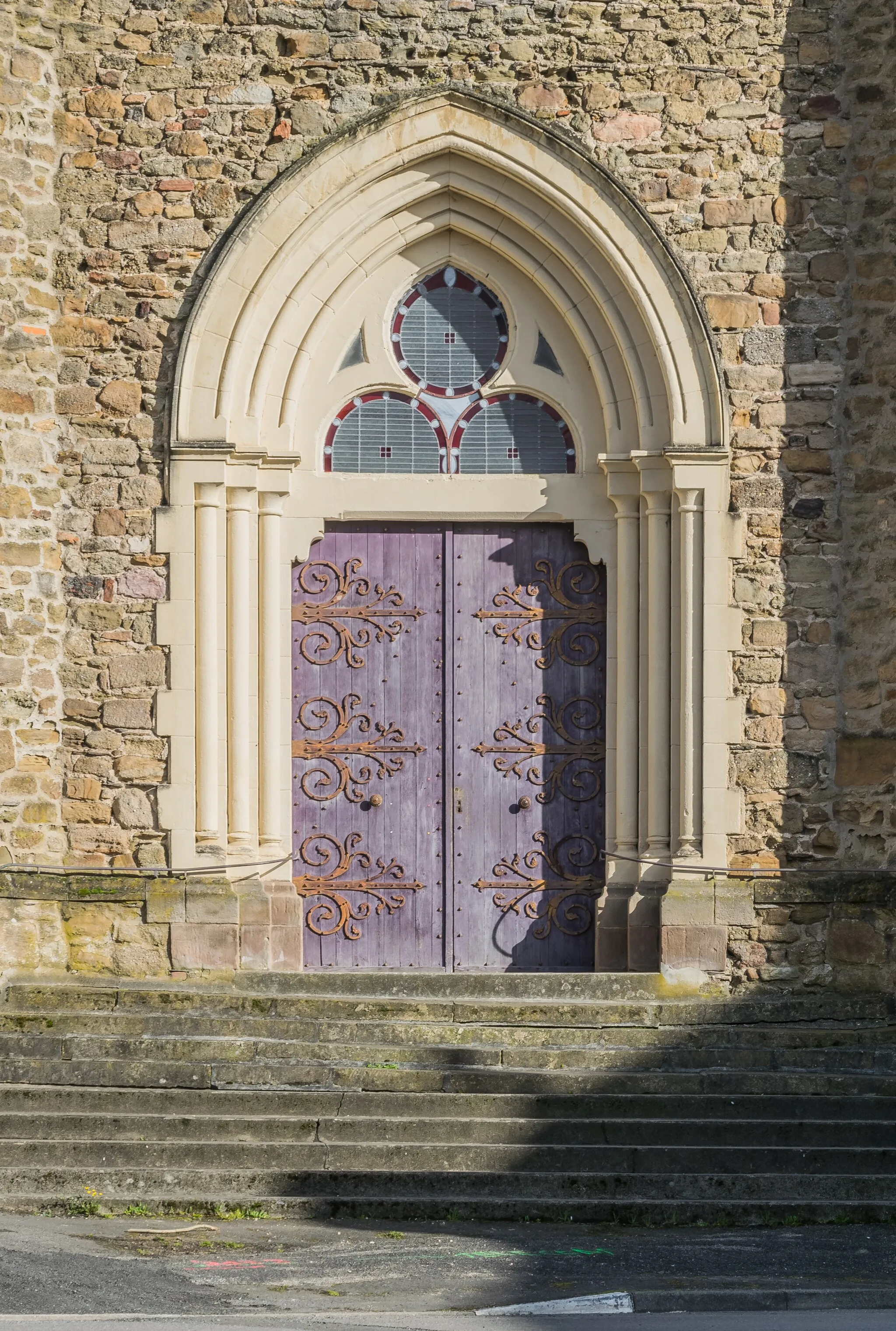 Photo showing: Portal of the Saint Julian Church in Cransac, Aveyron, France