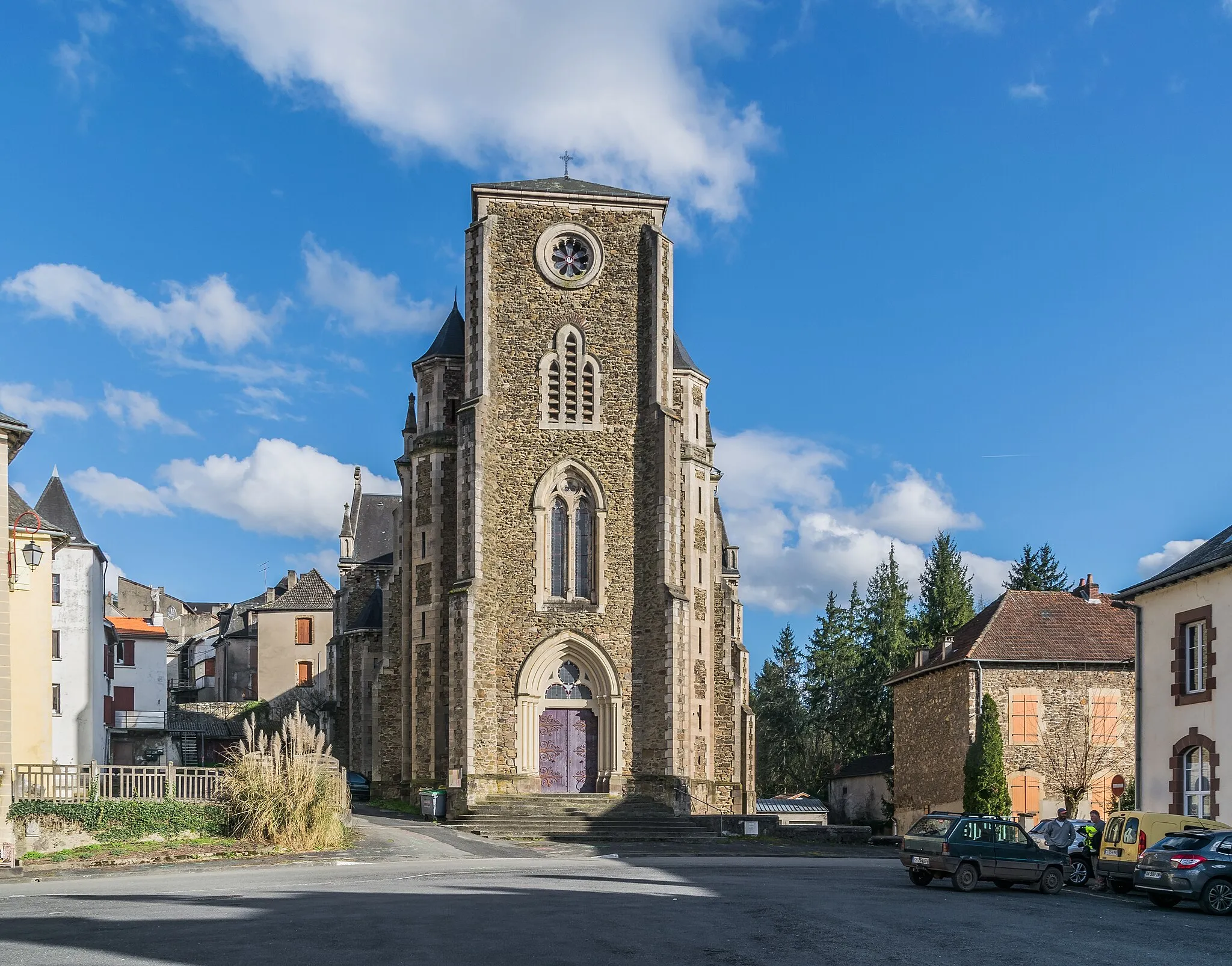 Photo showing: Saint Julian Church in Cransac, Aveyron, France