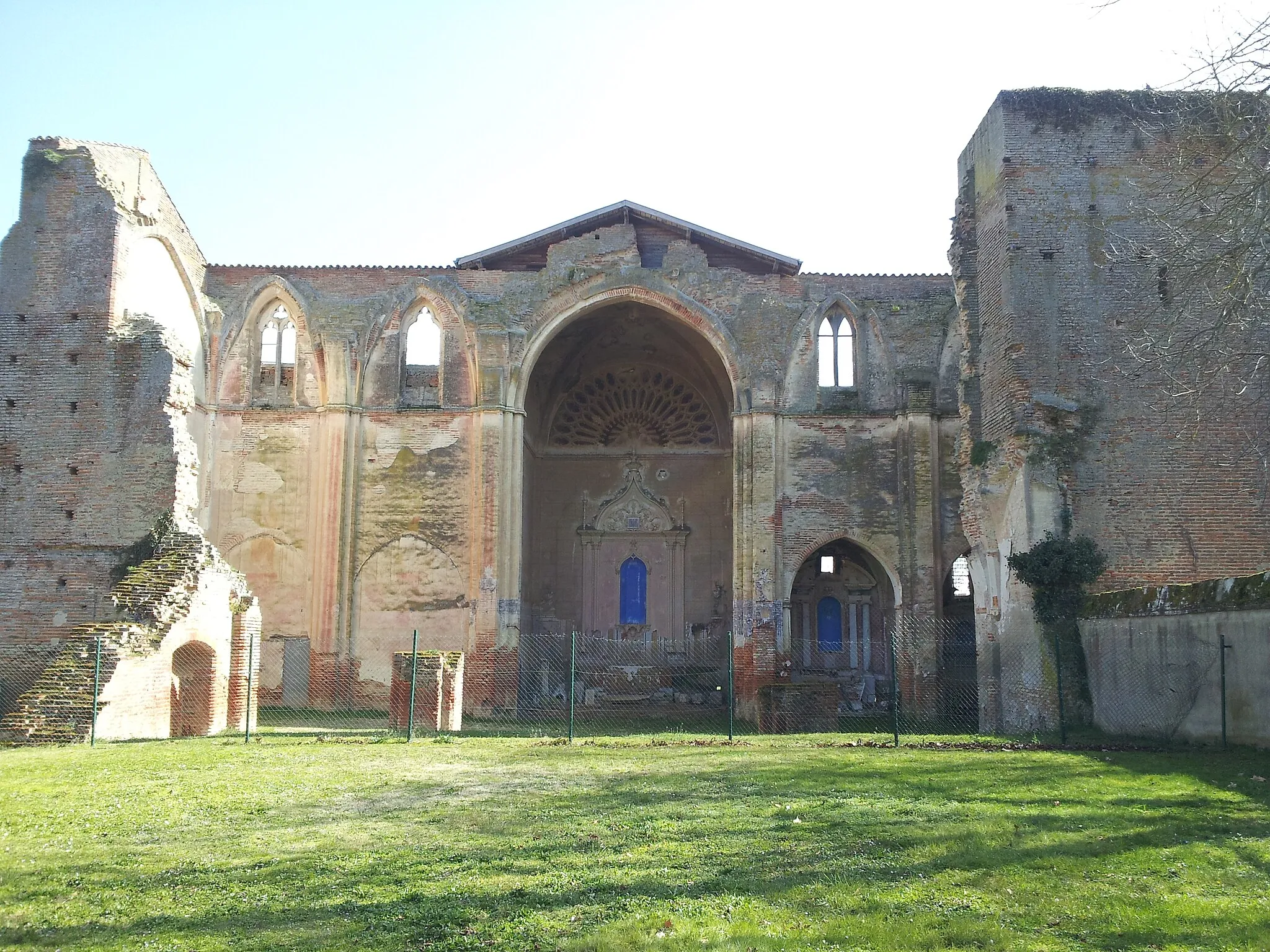 Photo showing: Abbaye La Clarté-Dieu (Eaunes) - Ancienne nef et transept