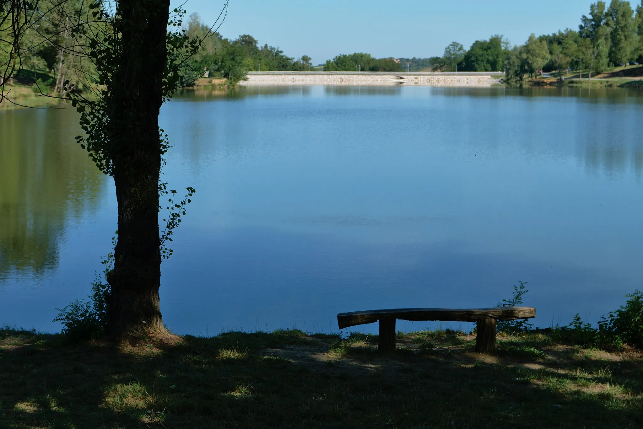 Photo showing: Barrage du lac de Flourens.