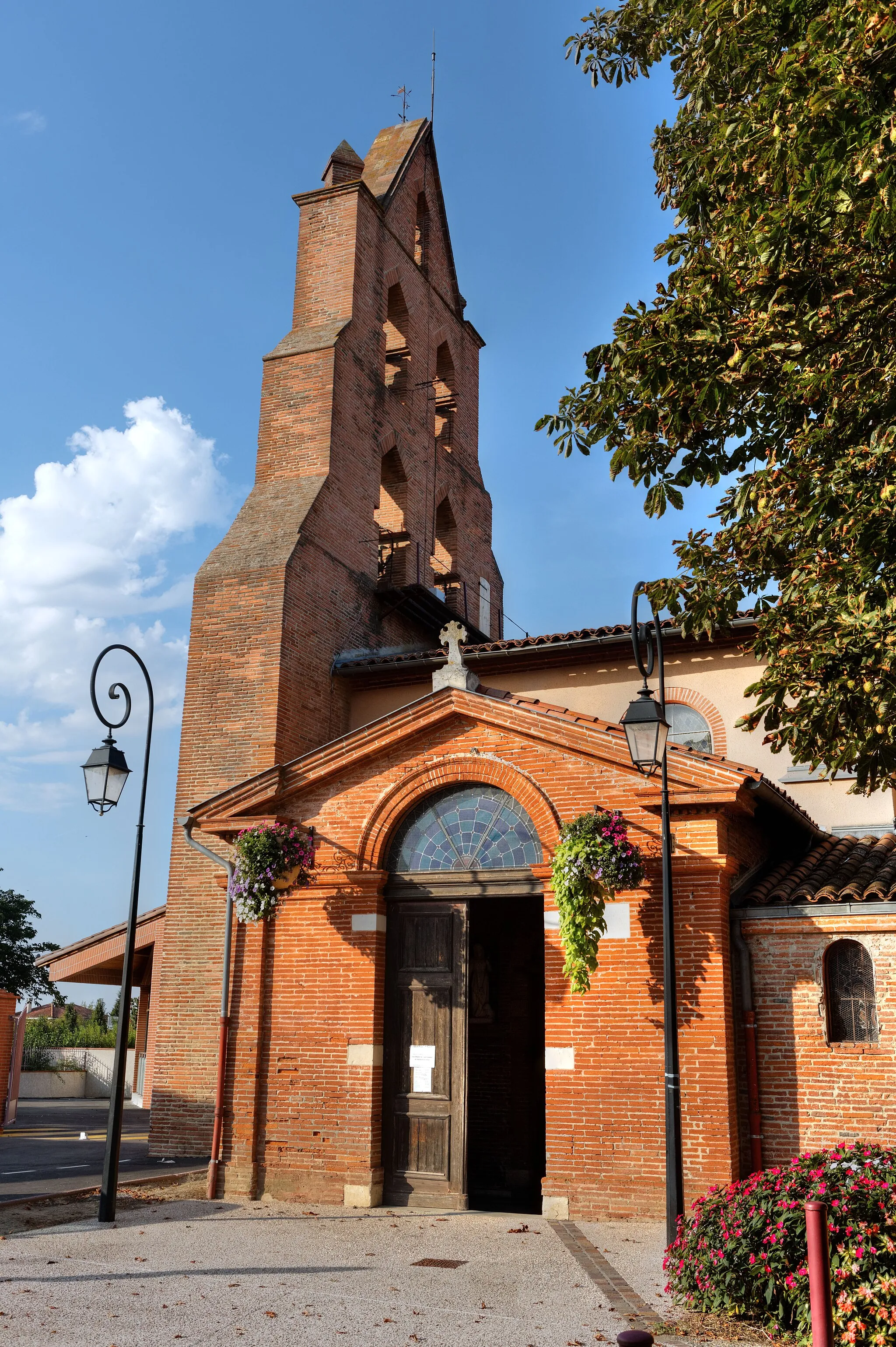 Photo showing: This building is indexed in the base Mérimée, a database of architectural heritage maintained by the French Ministry of Culture, under the reference PA00094337 .