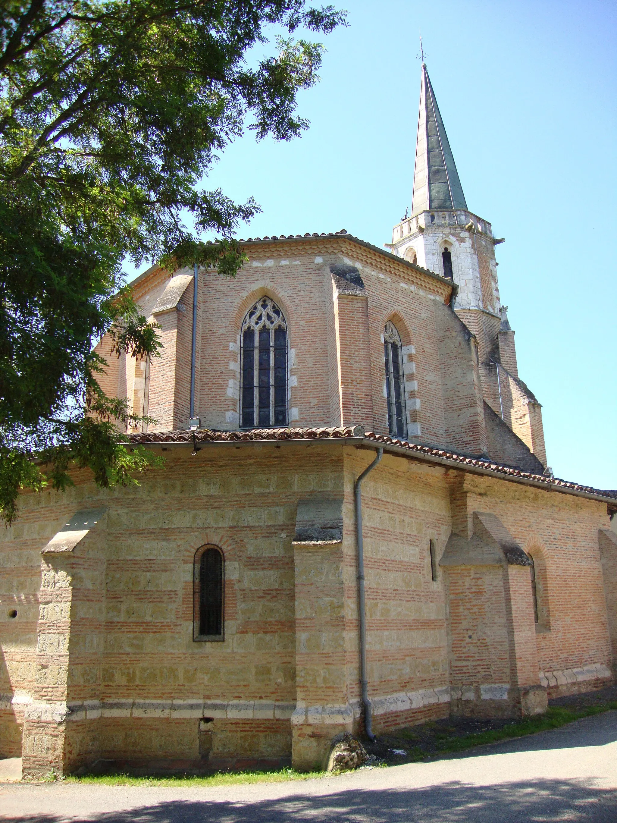 Photo showing: This building is indexed in the base Mérimée, a database of architectural heritage maintained by the French Ministry of Culture, under the reference PA32000045 .