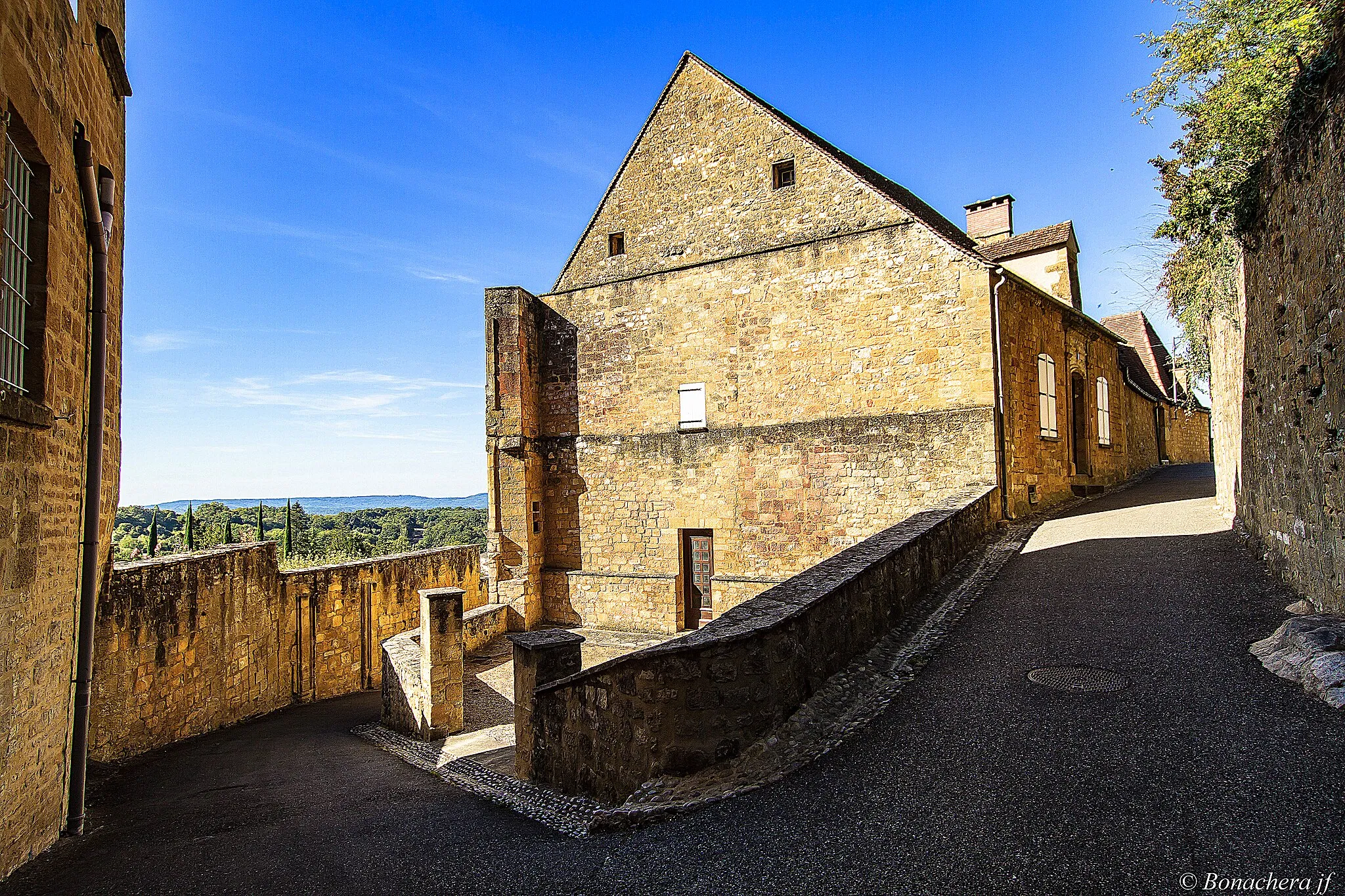 Photo showing: Dans les rues de Gourdon