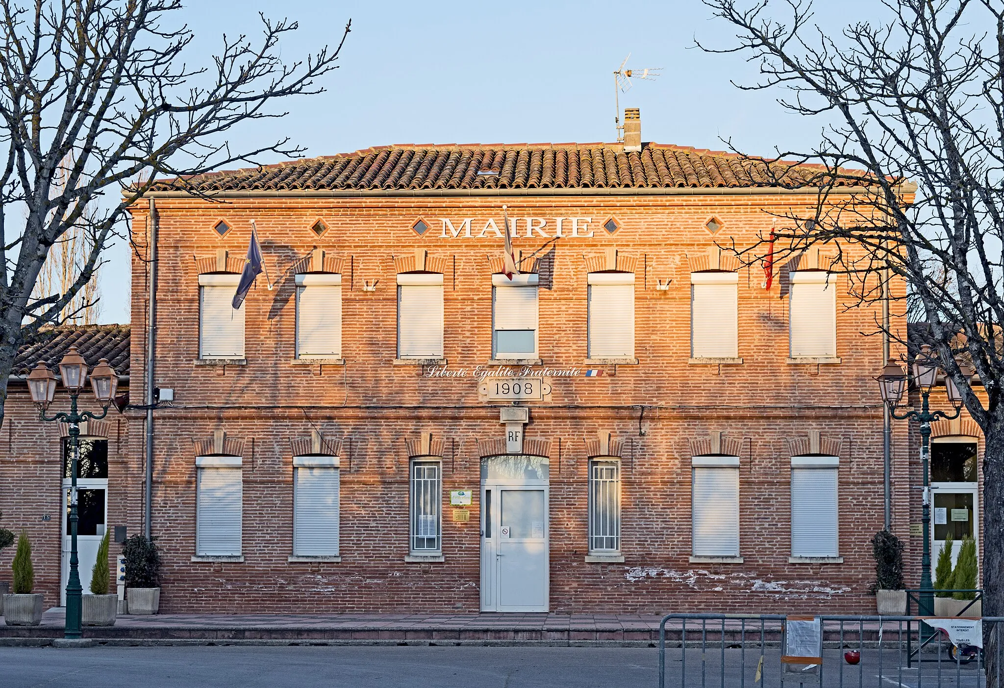 Photo showing: Gragnague Haute-Garonne. Town Hall.