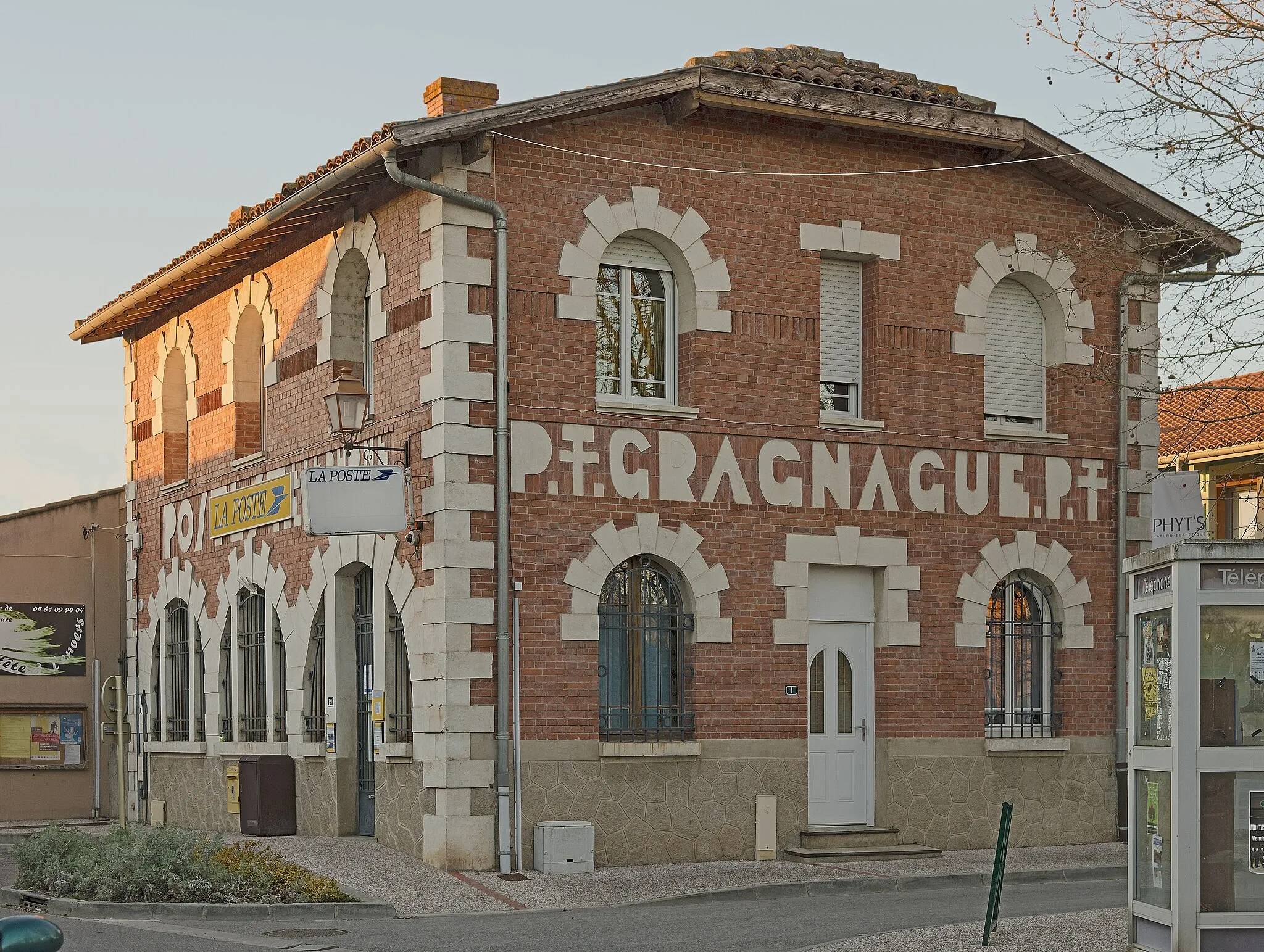 Photo showing: Gragnague Haute-Garonne - Post office : facade