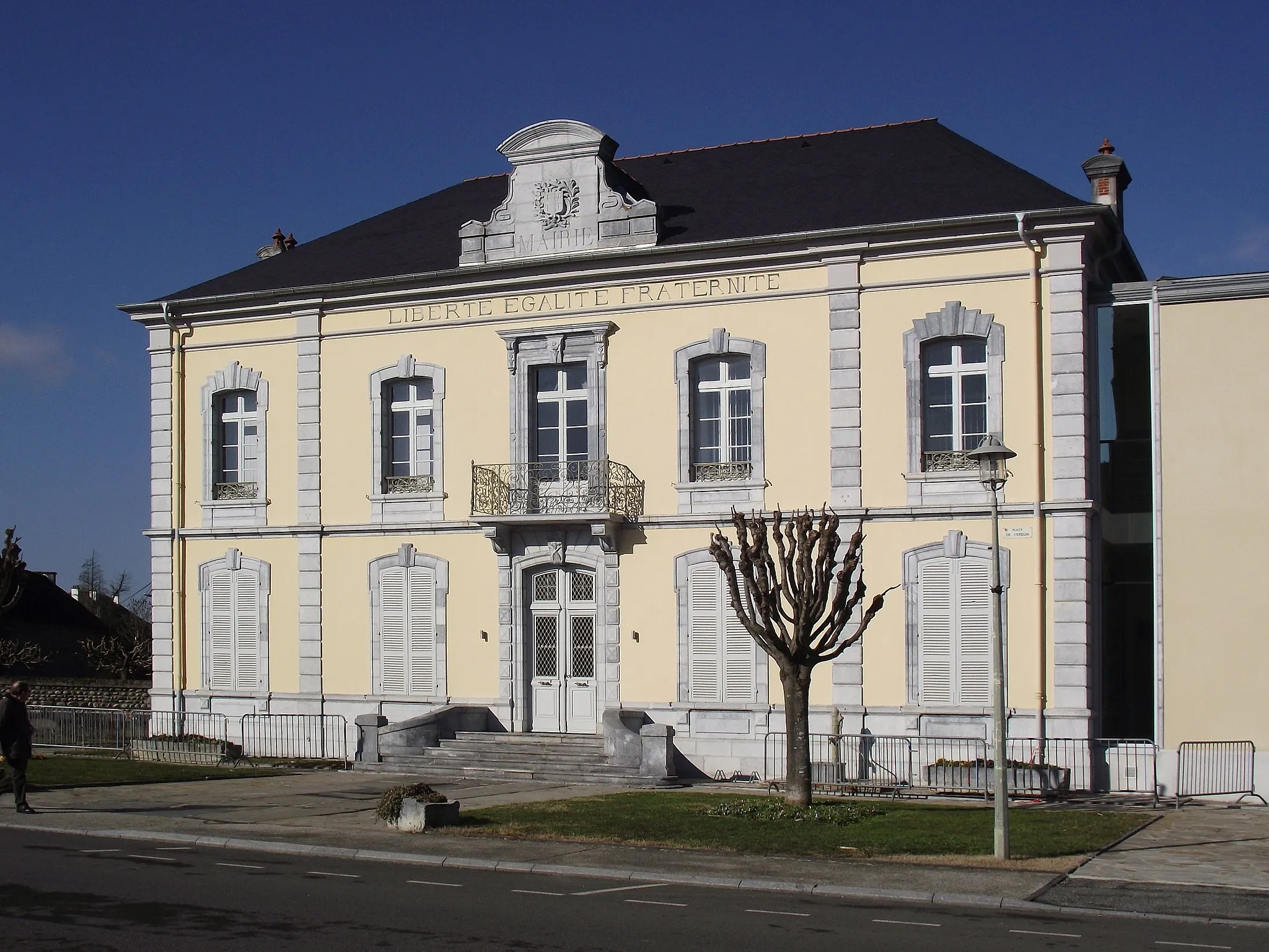 Photo showing: Mairie d'Ibos (Hautes-Pyrénées, France)