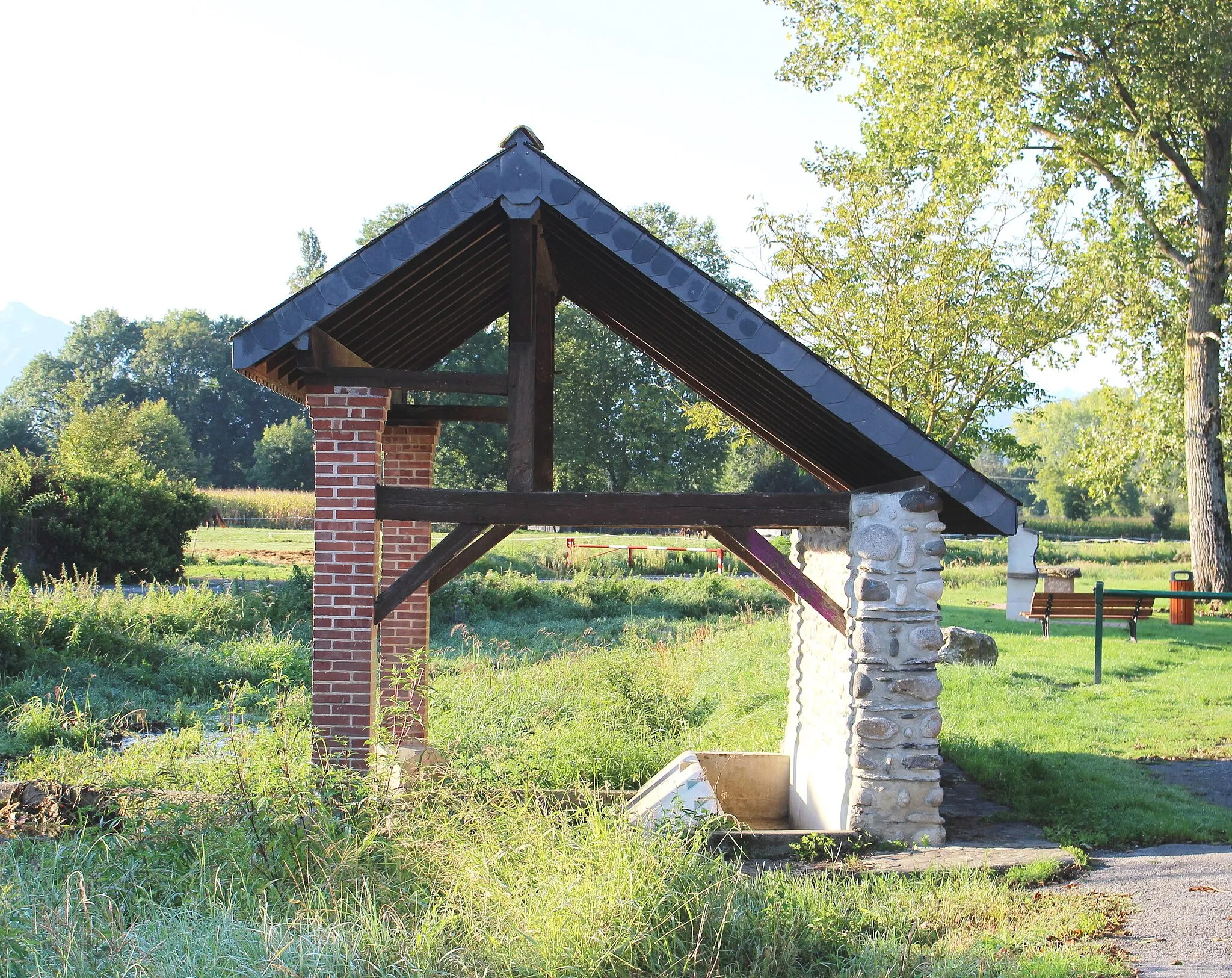 Photo showing: Lavoir de Juillan (Hautes-Pyrénées)