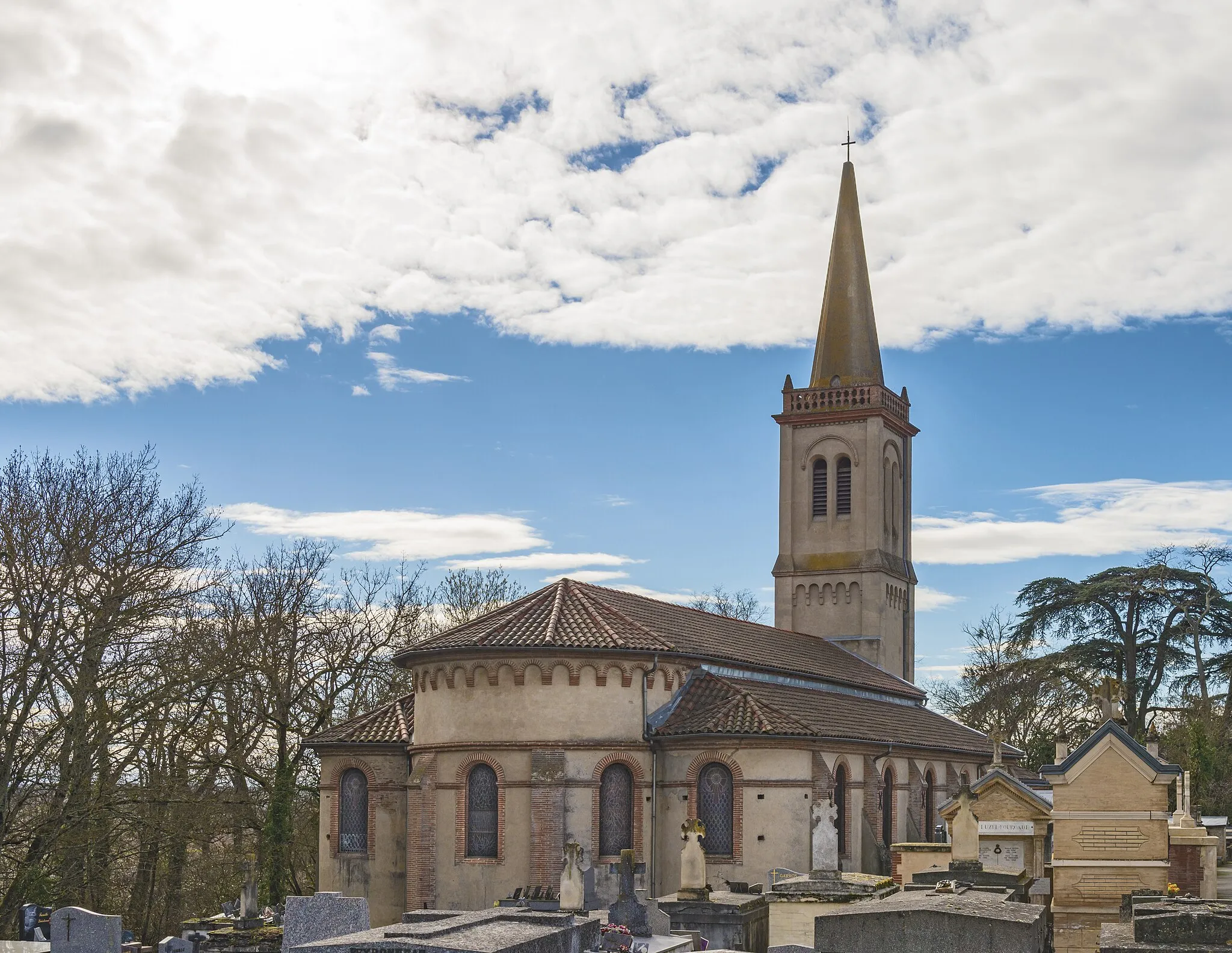 Photo showing: Apse of the church Saint-Barthélemy from Launaguet.