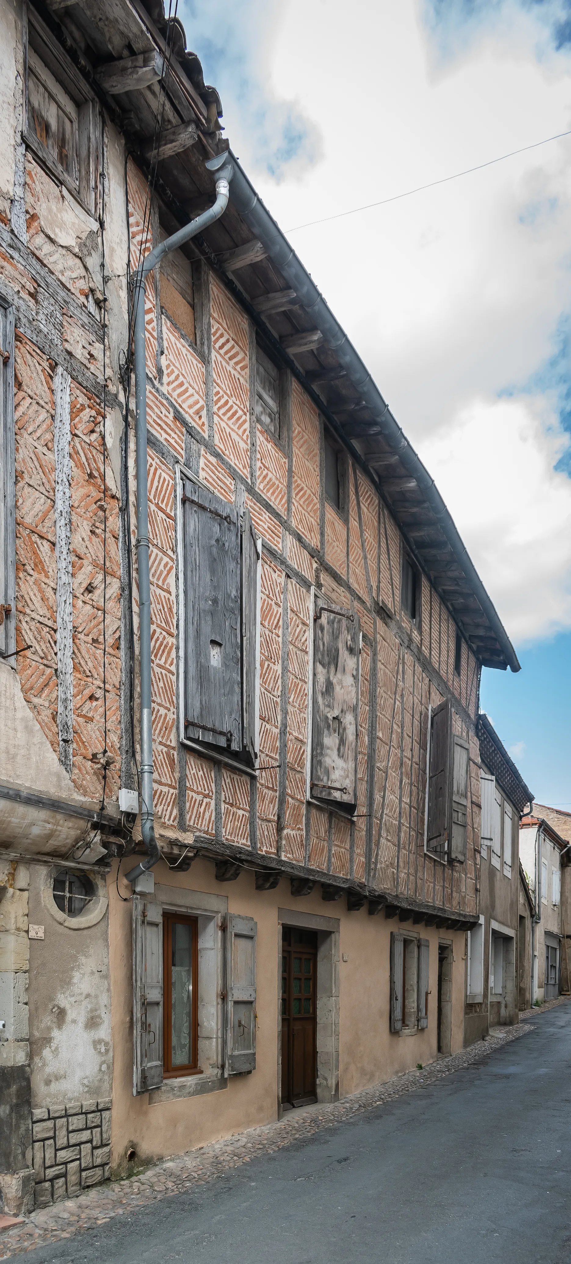 Photo showing: Building at 11 Rue du Mercadial in Lautrec, Tarn, France