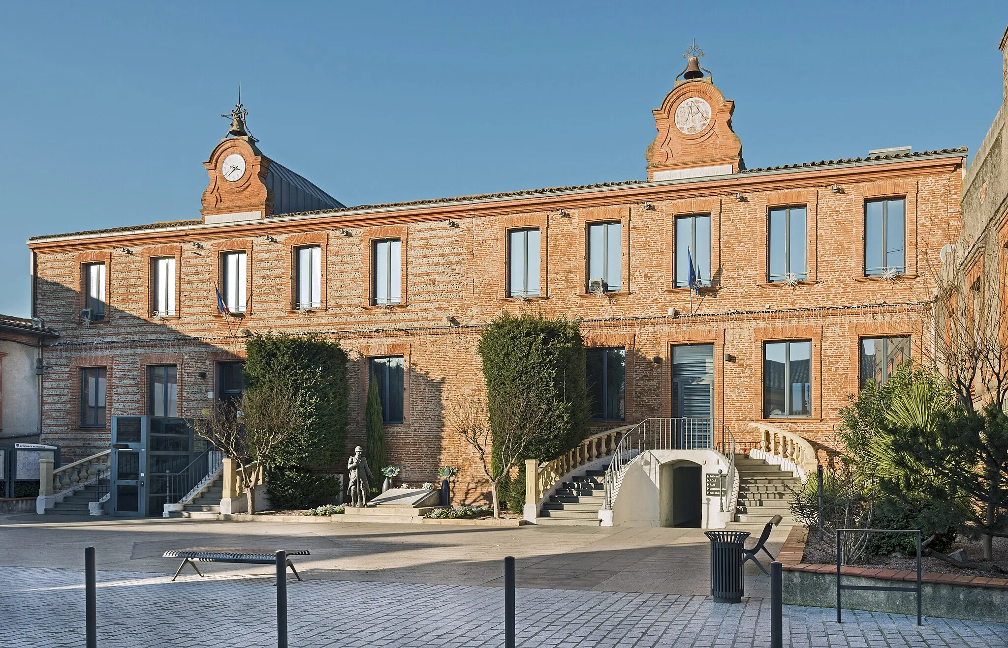 Photo showing: Facade of Léguevin, town hall, Haute-Garonne France
