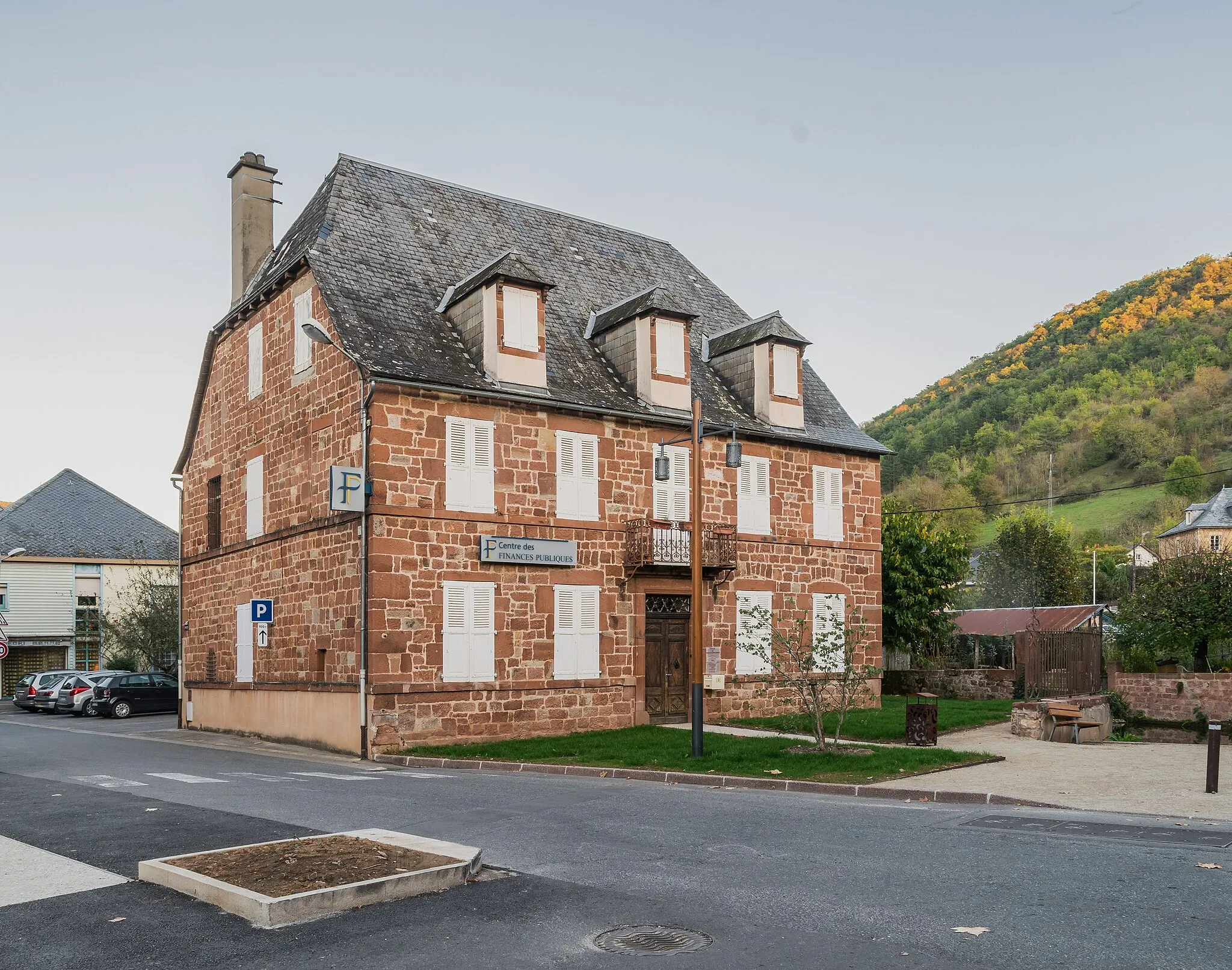 Photo showing: Tax office in Marcillac-Vallon, Aveyron, France