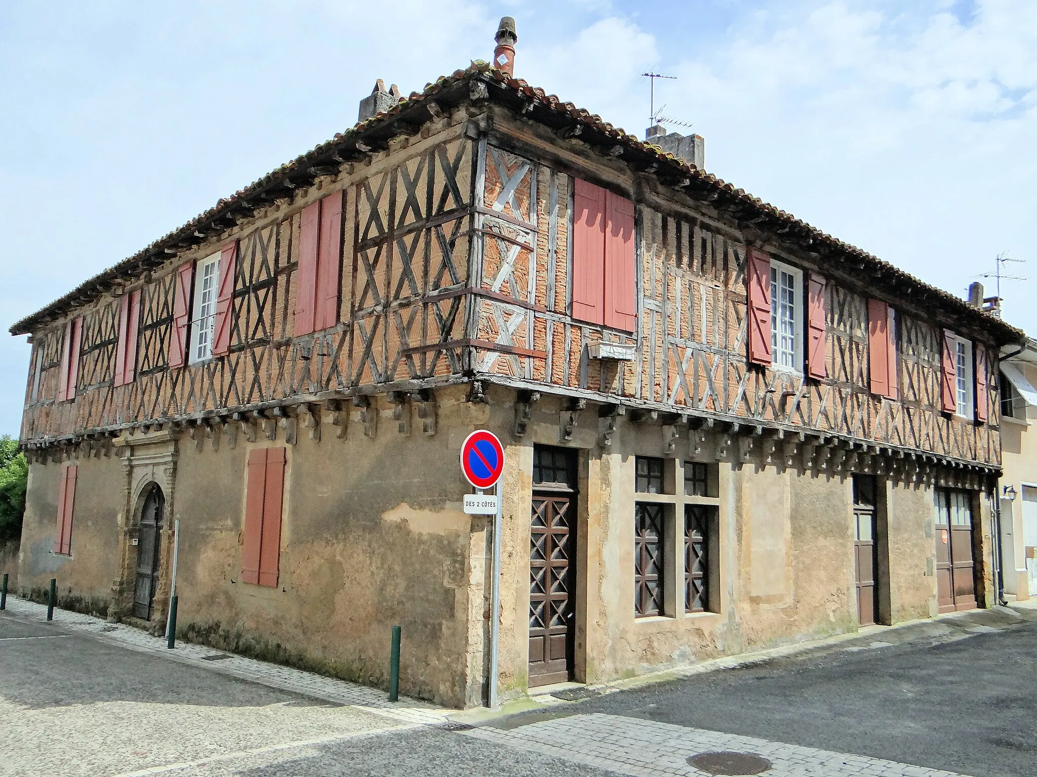 Photo showing: This building is indexed in the base Mérimée, a database of architectural heritage maintained by the French Ministry of Culture, under the reference PA00094859 .