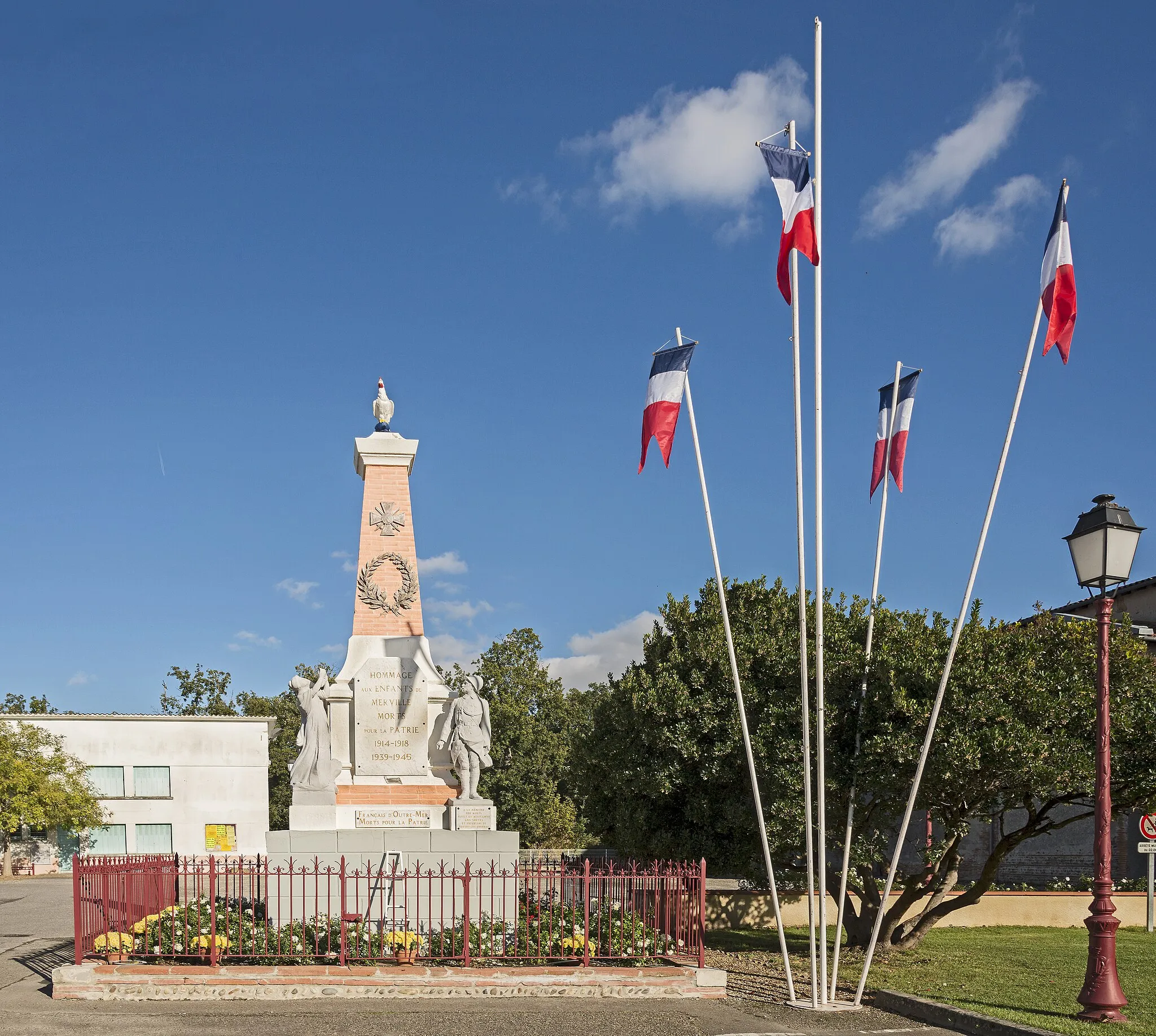 Photo showing: War memorials of Merville, Haute-Garonne France