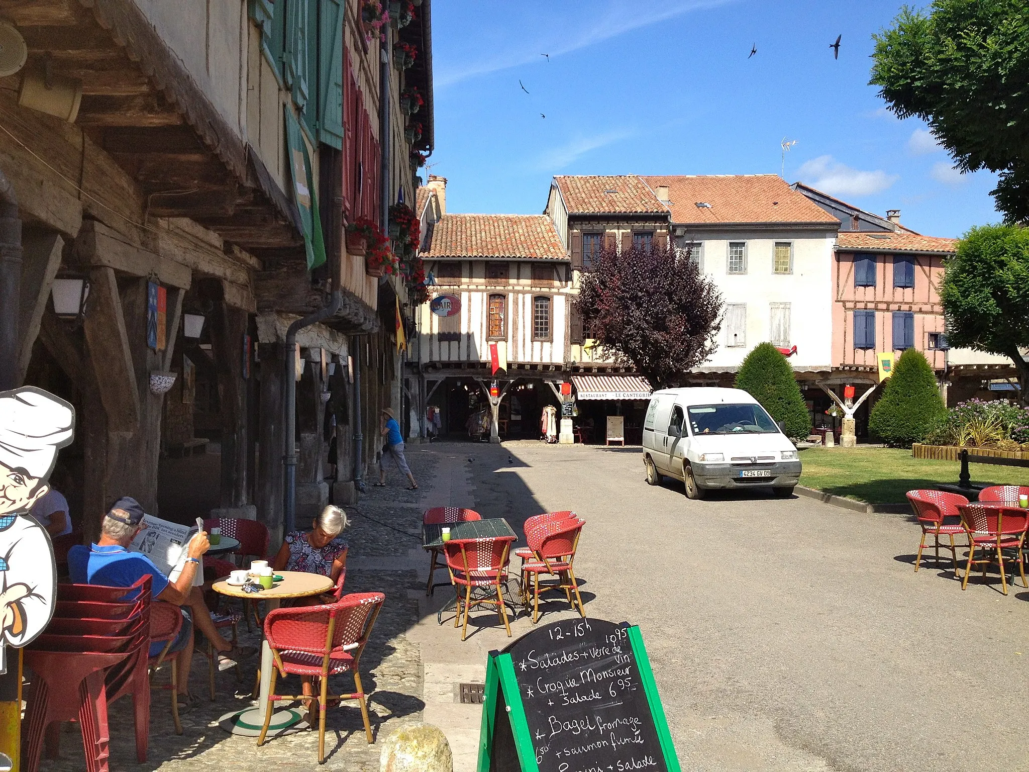 Photo showing: The Mirepoix square in summer