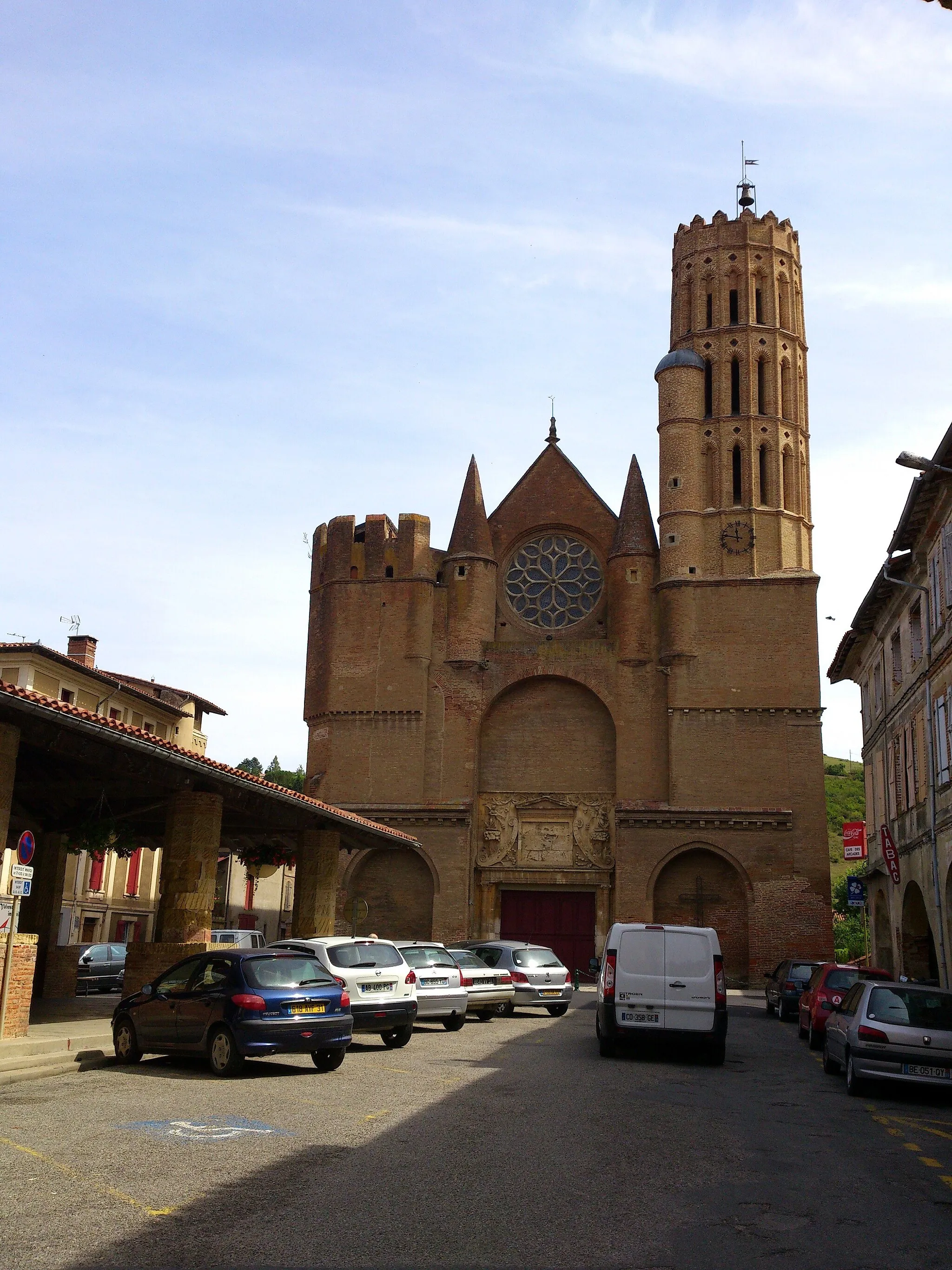 Photo showing: Eglise Saint-Victor (XIIIème siècle)