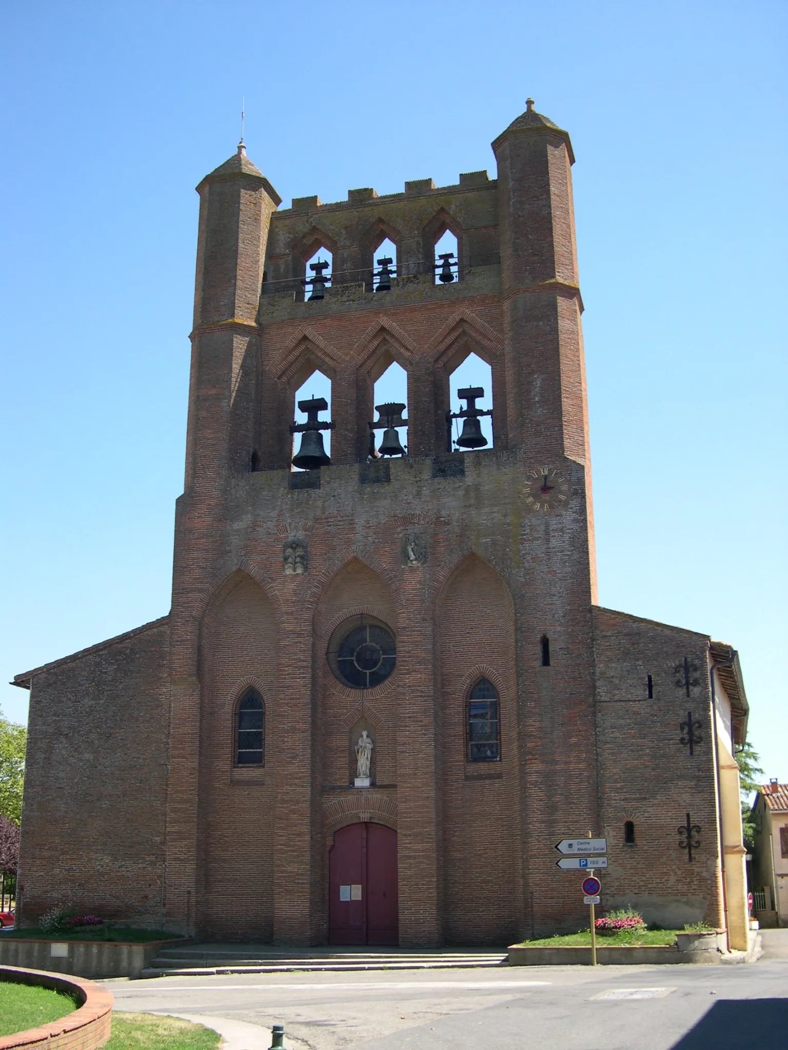 Photo showing: Bell tower of the church of Montgiscard (France).