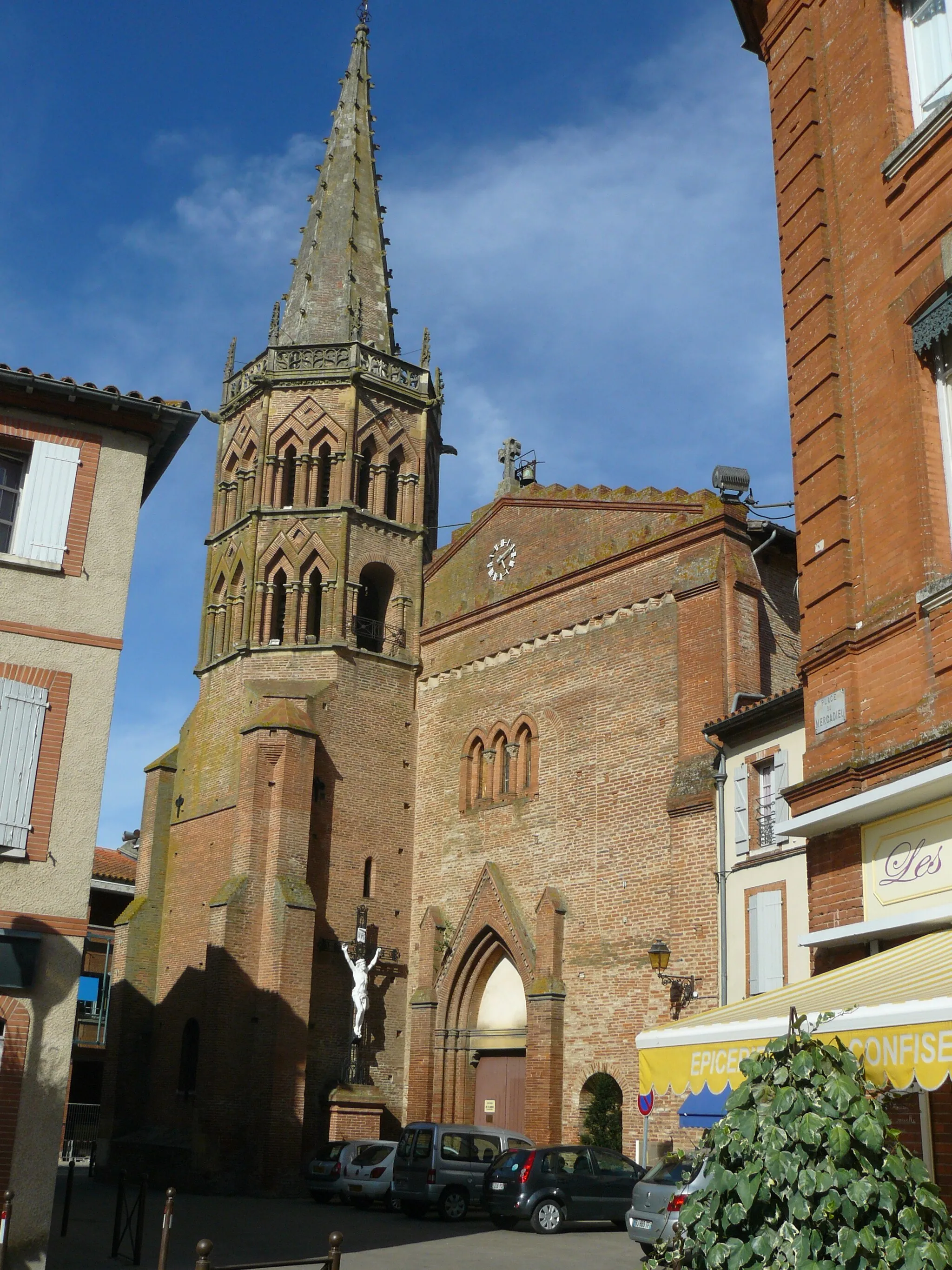 Photo showing: Muret (Haute-Garonne, France) - Vue de l'église Saint-Jacques depuis la place Mercadieu.