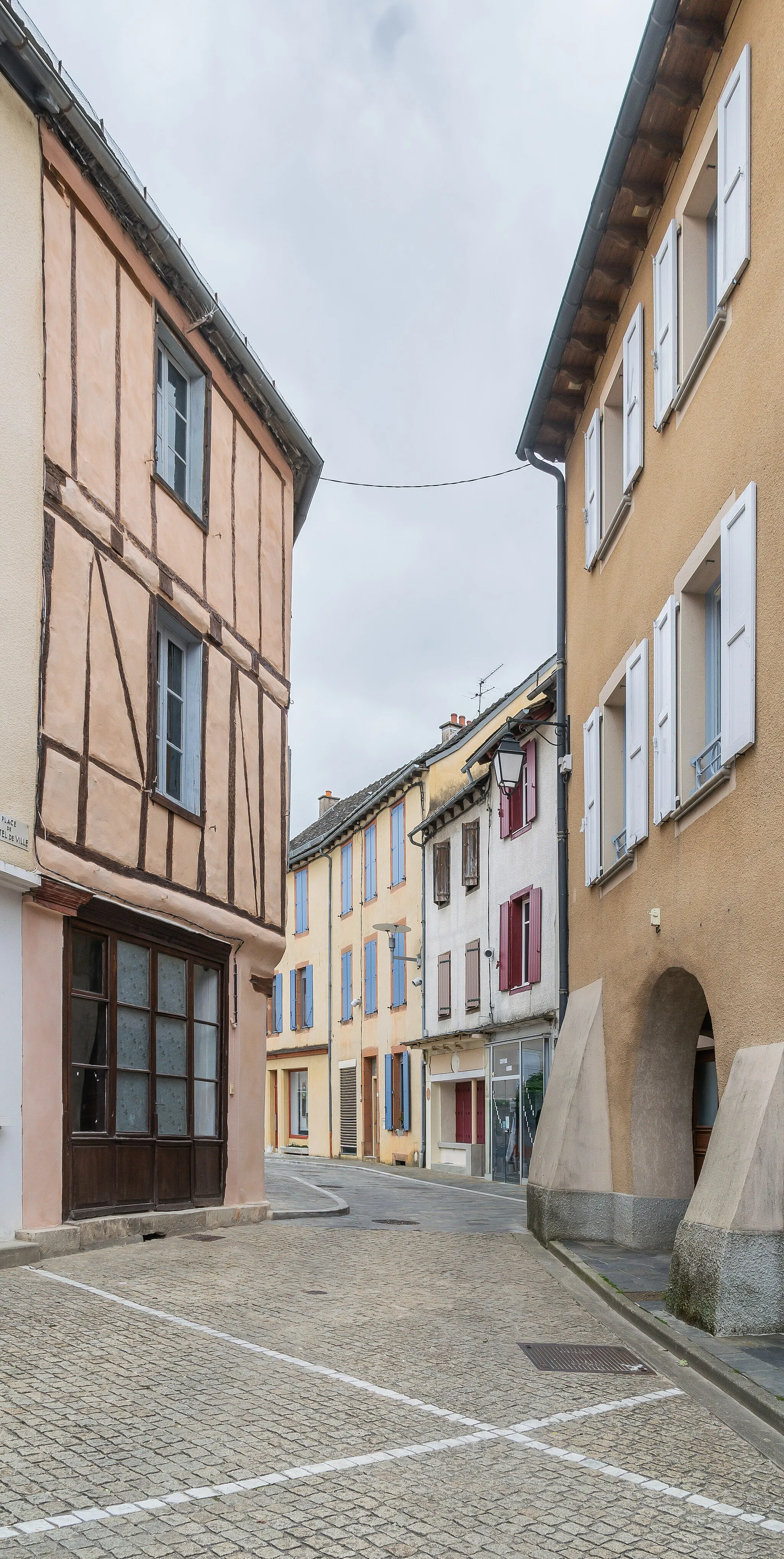 Photo showing: Place Jean Boudou in Naucelle, Aveyron, France