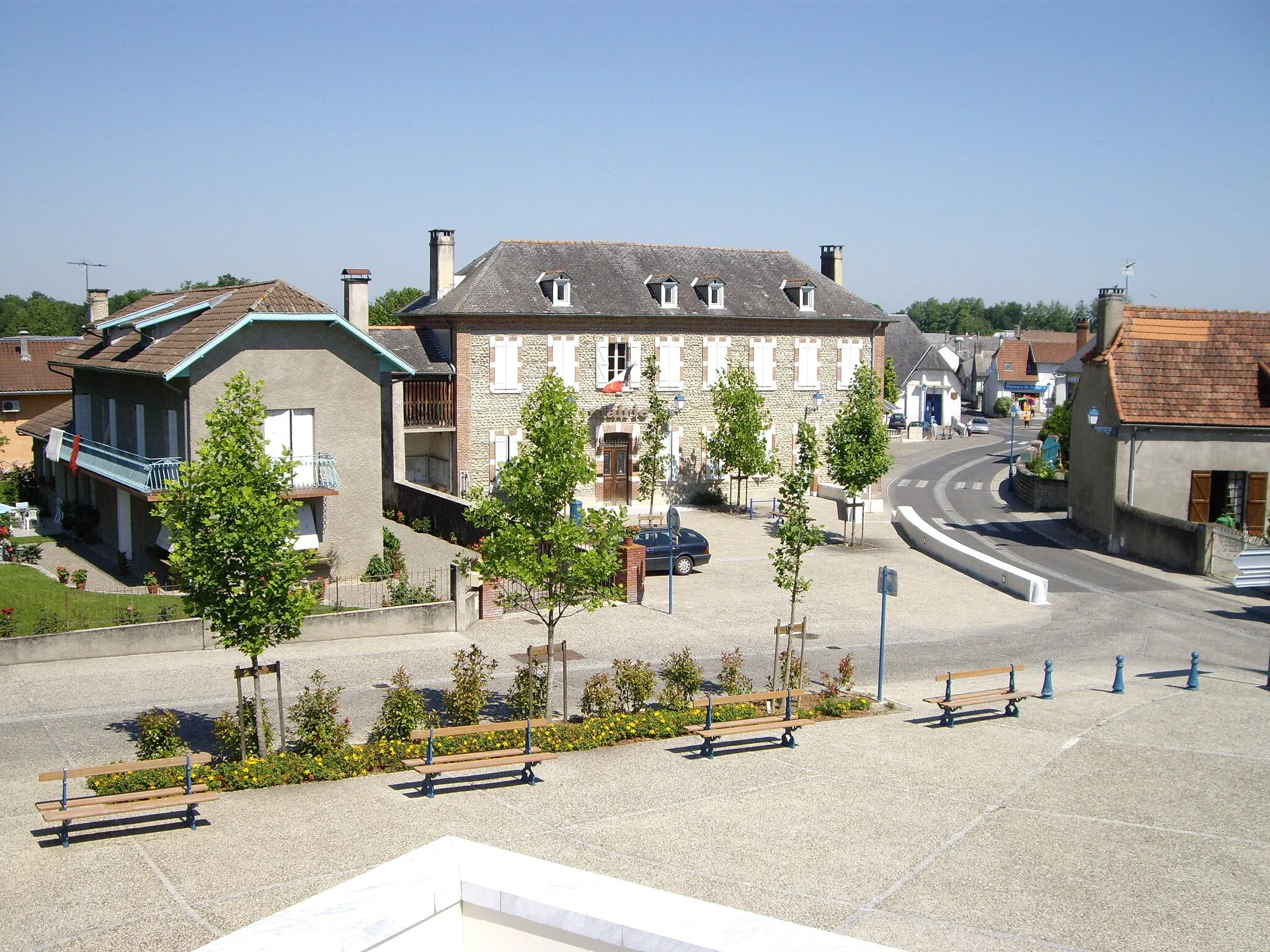 Photo showing: Odos town hall, Hautes-Pyrénées, France