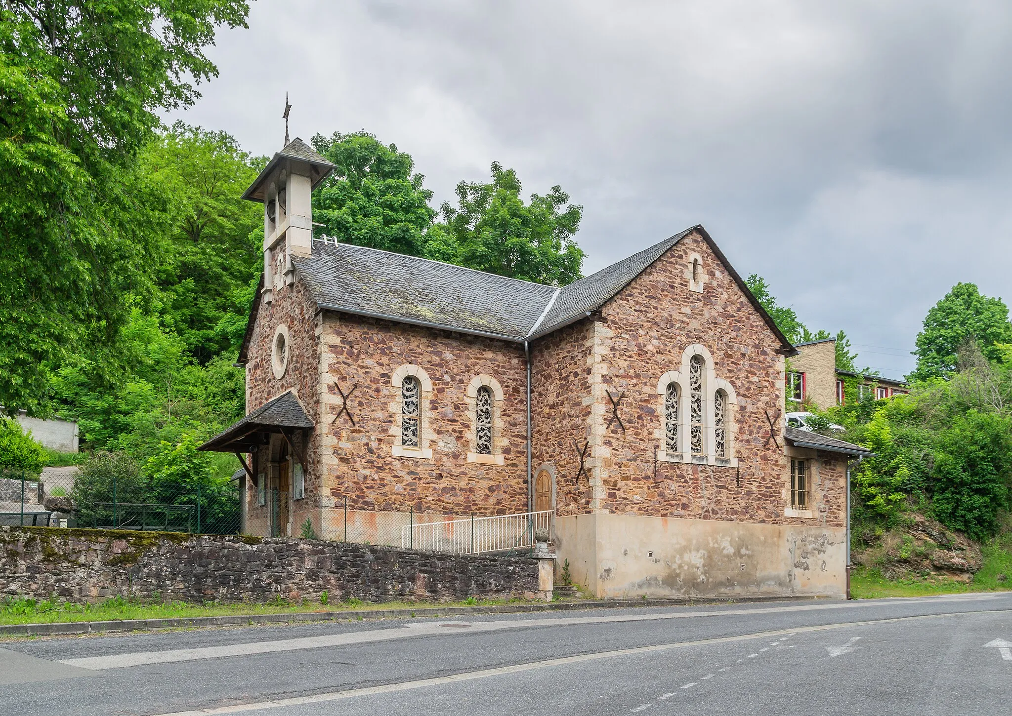 Photo showing: Church in La Mouline, commune of Olemps, Aveyron, France