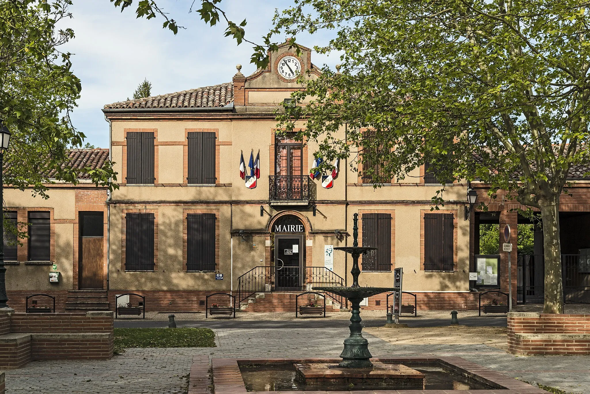 Photo showing: This building is inscrit au titre des monuments historiques de la France. It is indexed in the base Mérimée, a database of architectural heritage maintained by the French Ministry of Culture, under the reference PA00094416 .