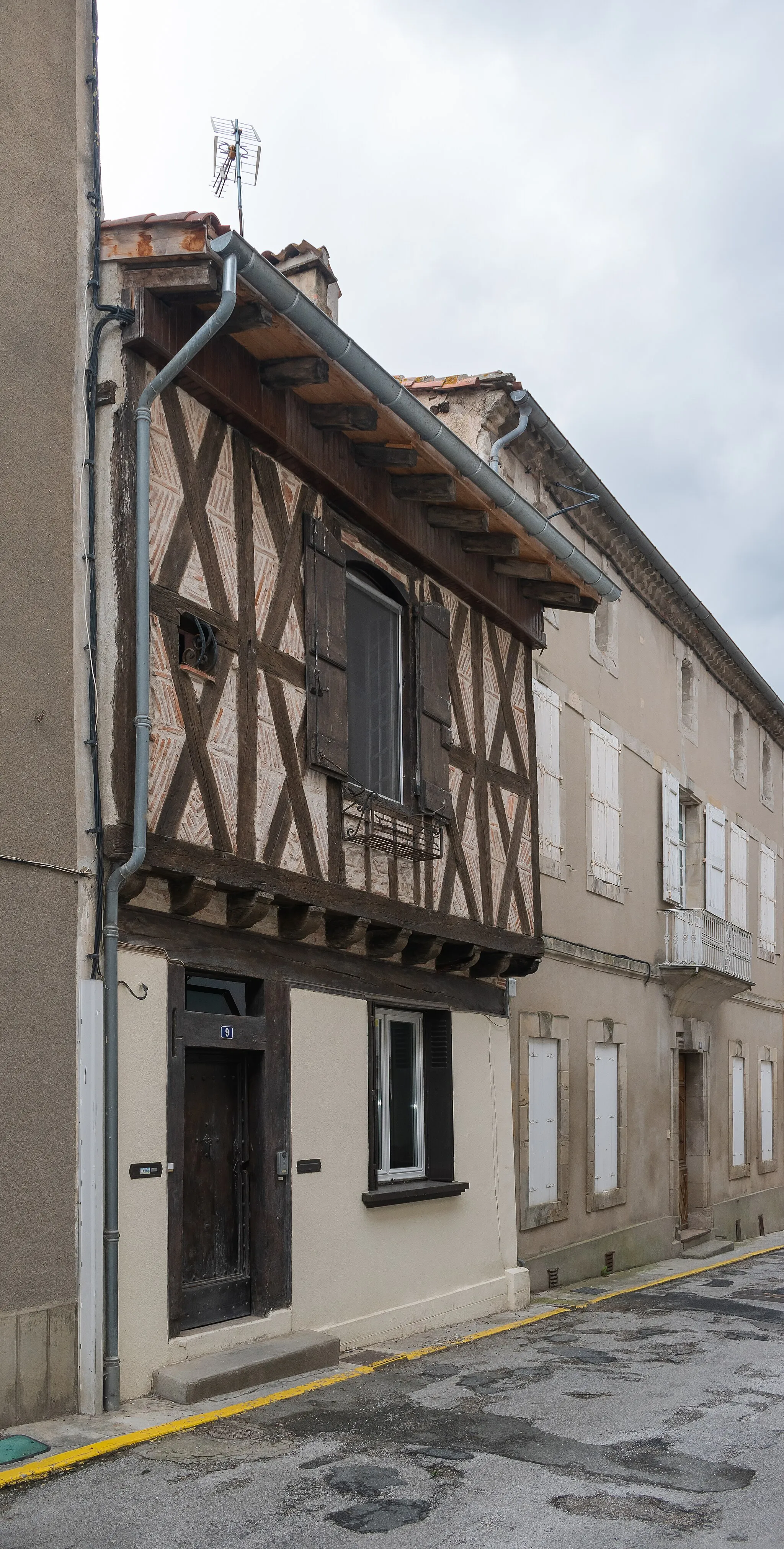 Photo showing: Building at 9 rue Foulimou in Puylaurens, Tarn, France