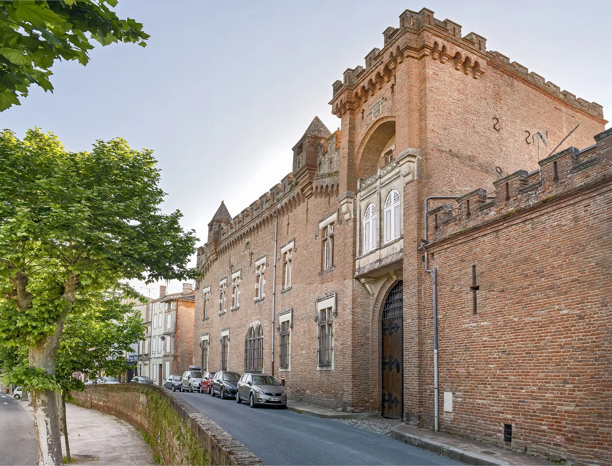 Photo showing: This building is inscrit au titre des monuments historiques de la France. It is indexed in the base Mérimée, a database of architectural heritage maintained by the French Ministry of Culture, under the reference PA81000031 .