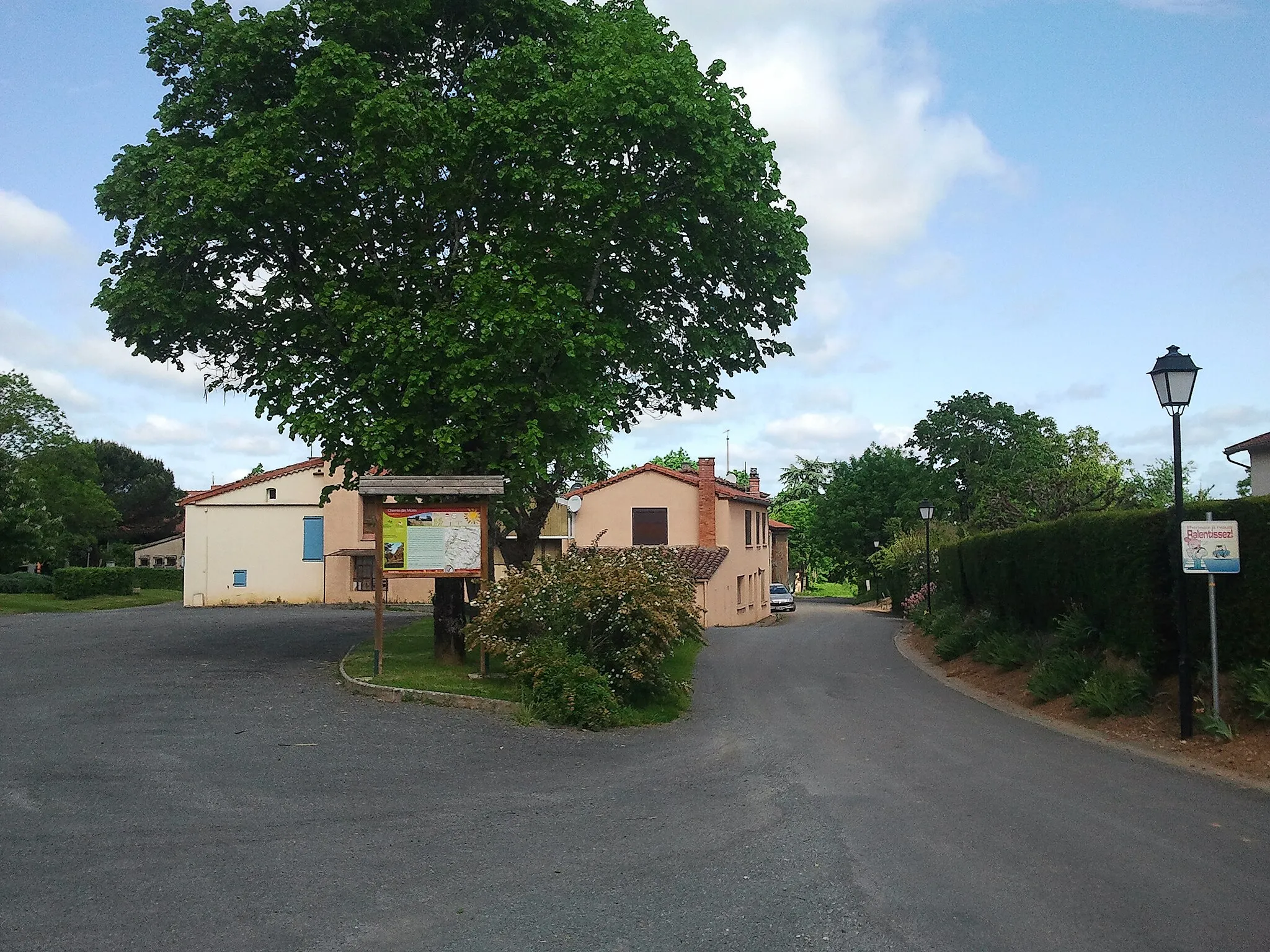 Photo showing: Le centre de Roumégoux