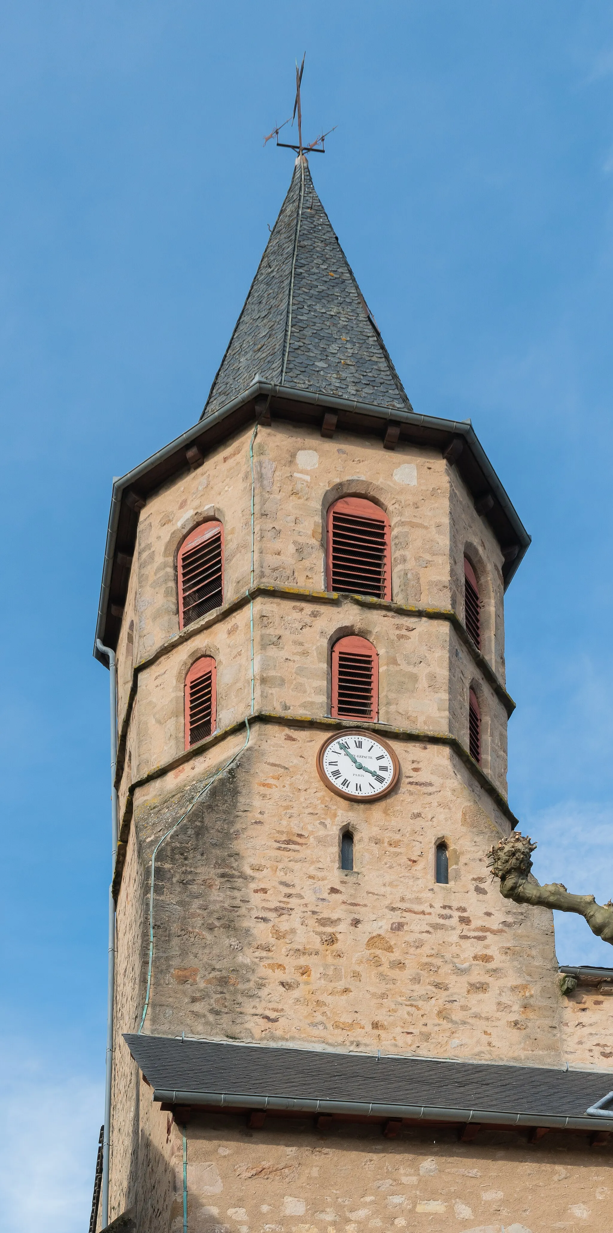 Photo showing: Bell tower of the Saint Peter in chains church in Rignac, Aveyron, France