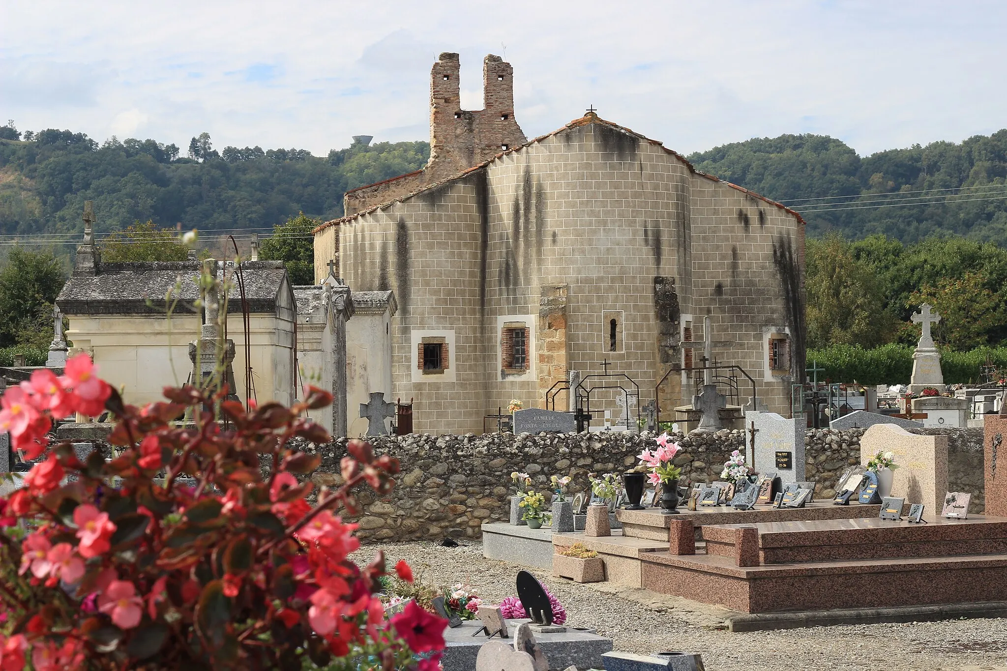 Photo showing: Chapelle du cimetière de Saint-Jean-du-Falga