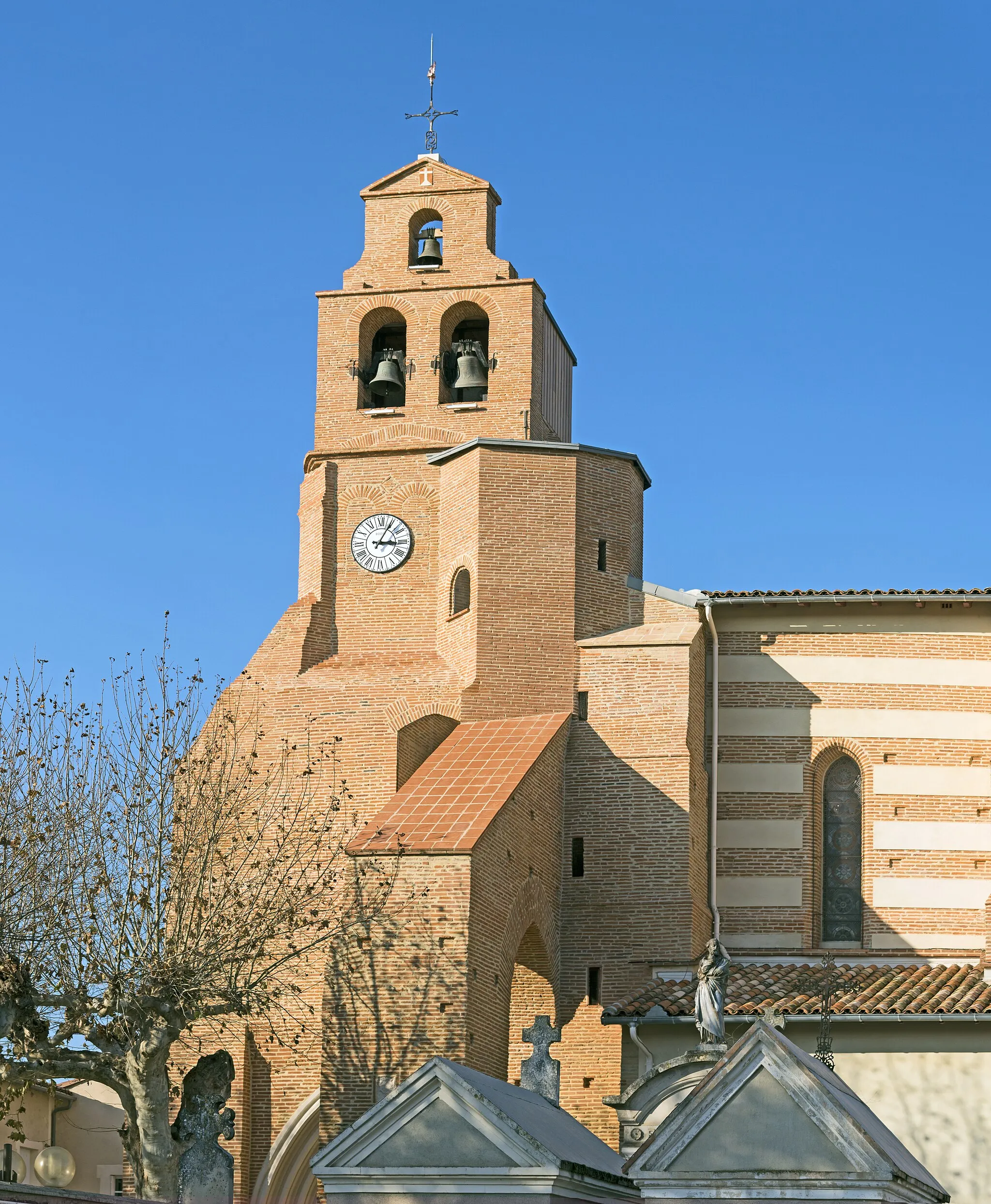 Photo showing: Saint-Jory, Haute-Garonne, France. Church of St. Georges(fifteenth century). Bell gables.