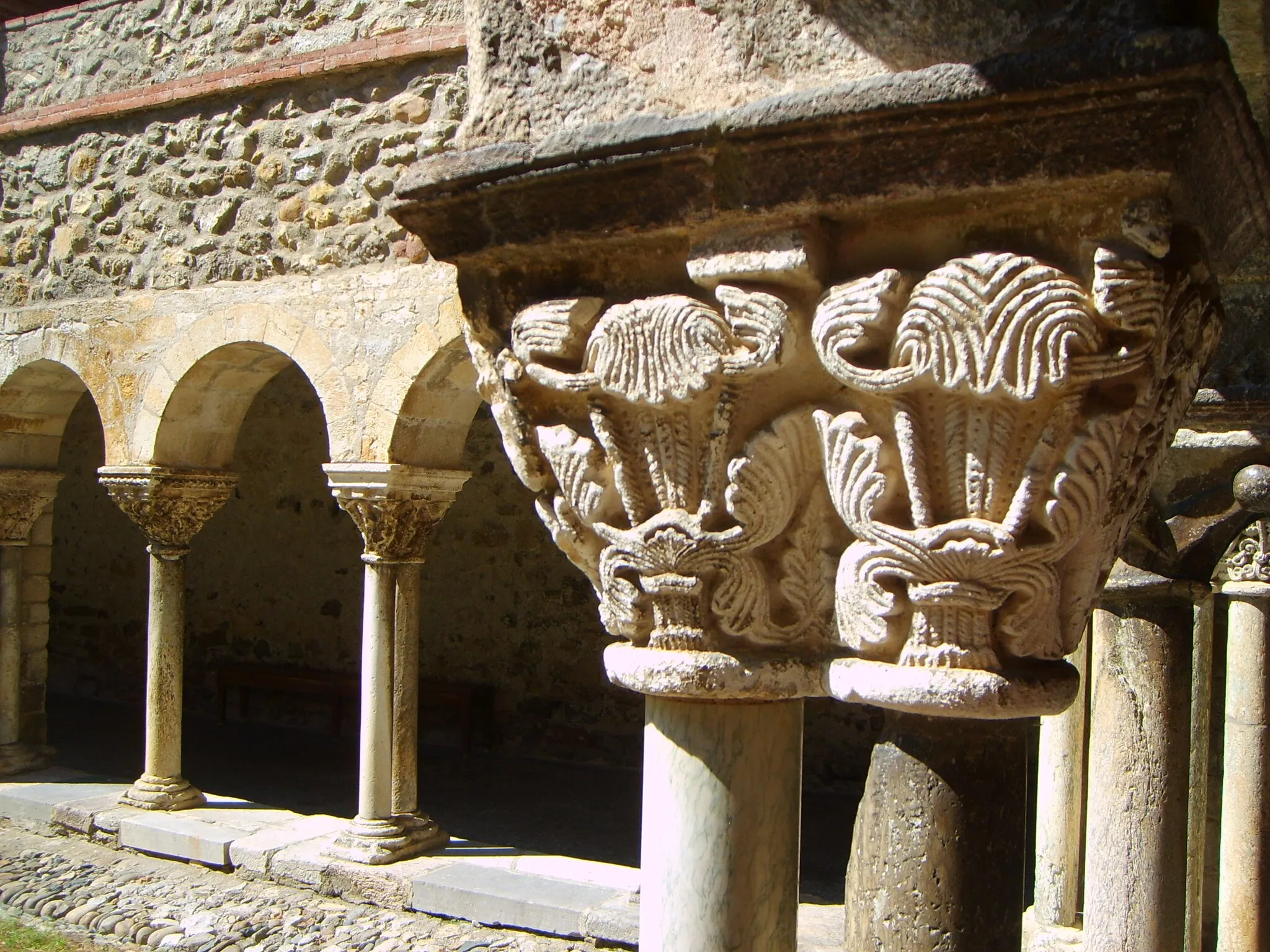 Photo showing: Cloître de la cathédrale de Saint-Lizier (Ariège, France).