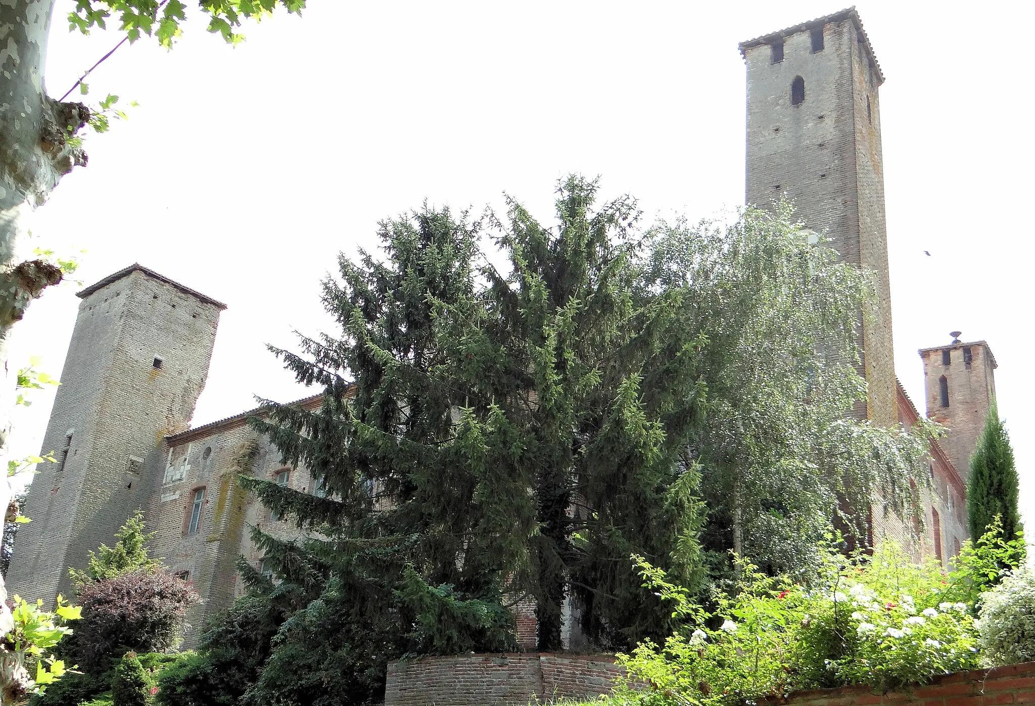 Photo showing: This building is indexed in the base Mérimée, a database of architectural heritage maintained by the French Ministry of Culture, under the reference PA00095882 .