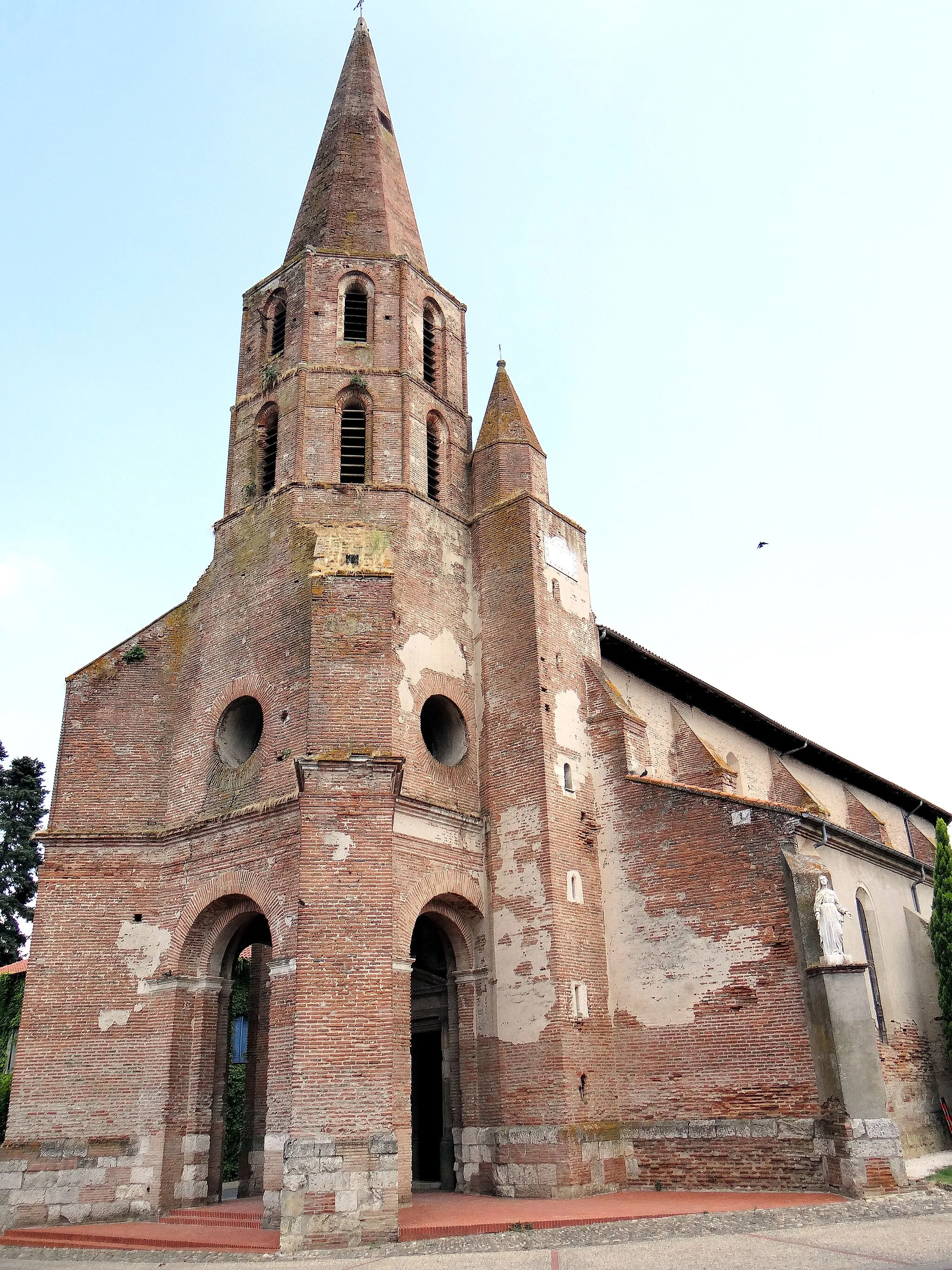 Photo showing: Saint-Nicolas-de-la-Grave - Église Saint-Nicolas - Porche et clocher