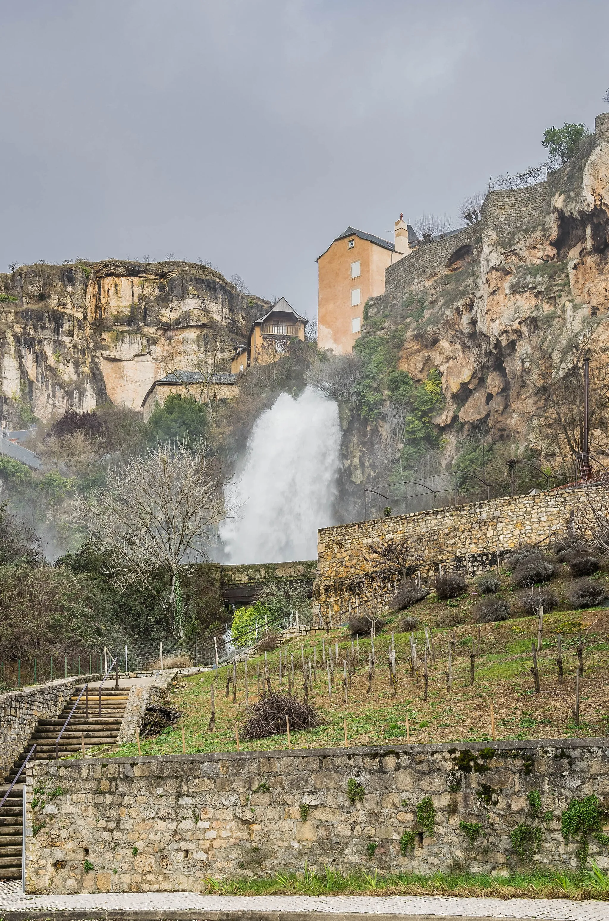 Photo showing: Waterfall in Salles-la-Source, Aveyron, France