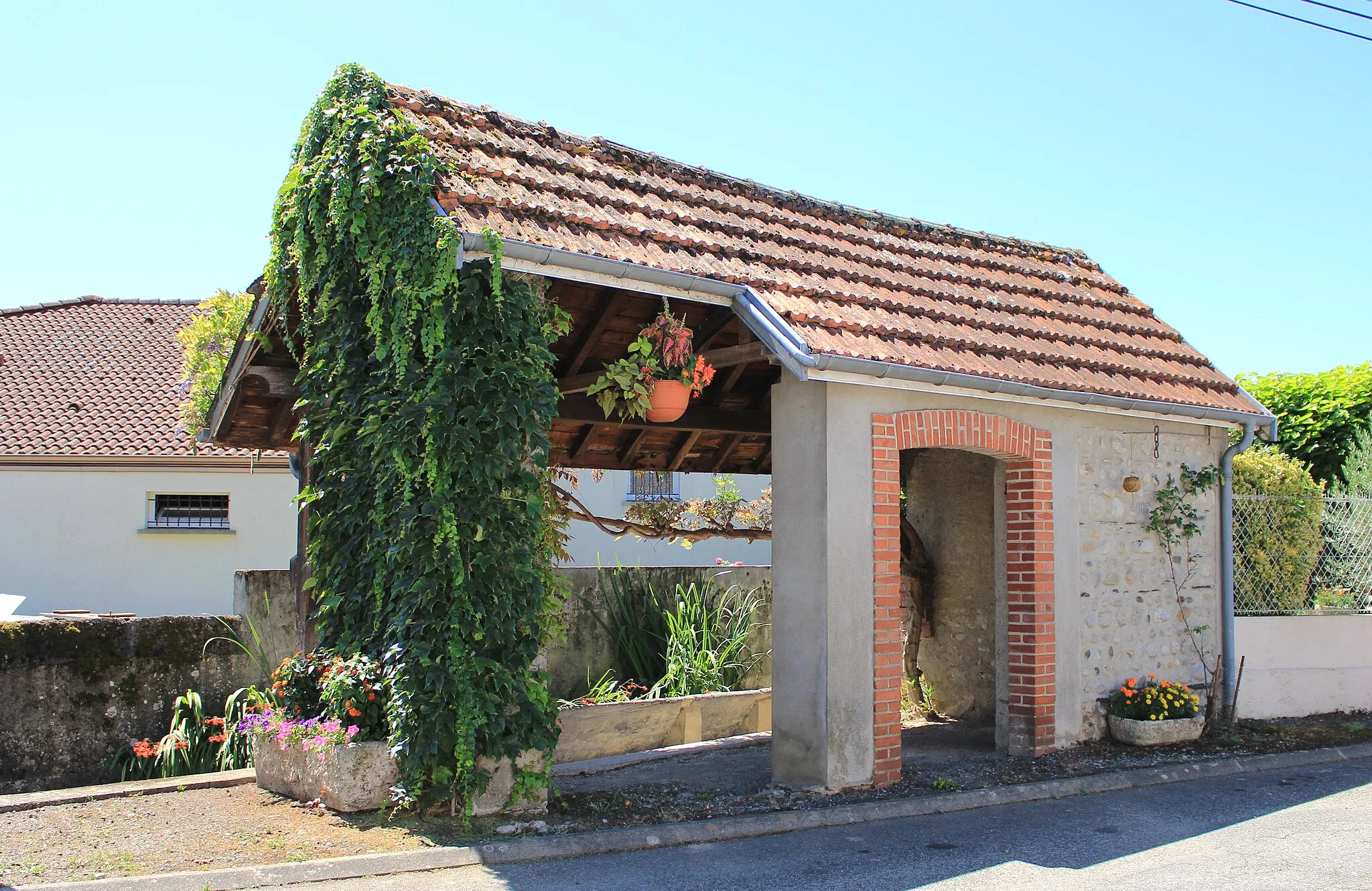 Photo showing: Lavoir de Séméac (Hautes-Pyrénées)