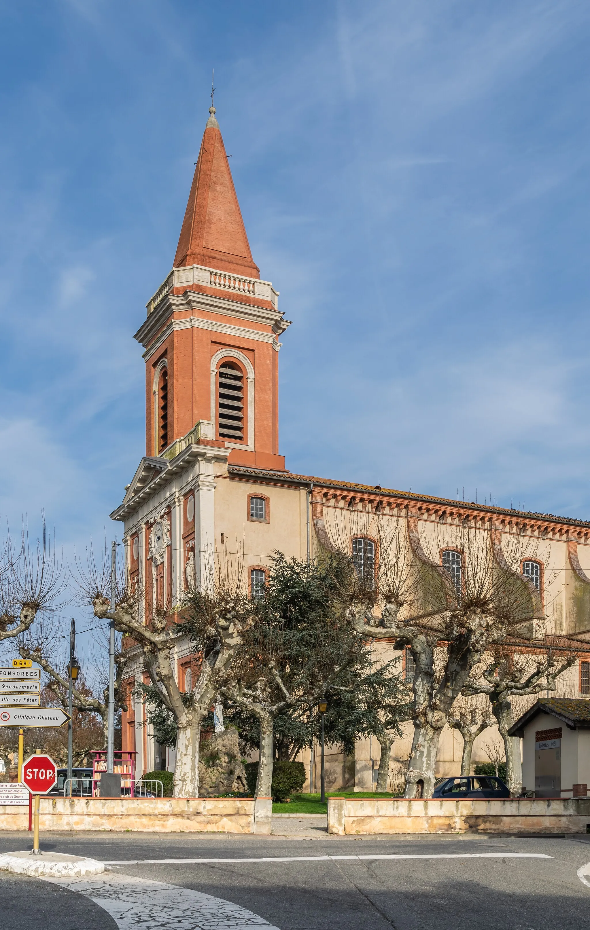 Photo showing: This building is indexed in the base Mérimée, a database of architectural heritage maintained by the French Ministry of Culture, under the reference PA00094492 .