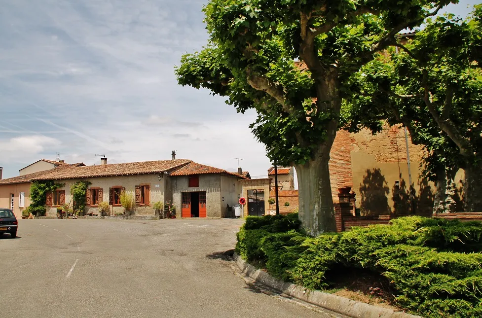 Photo showing: Le Village