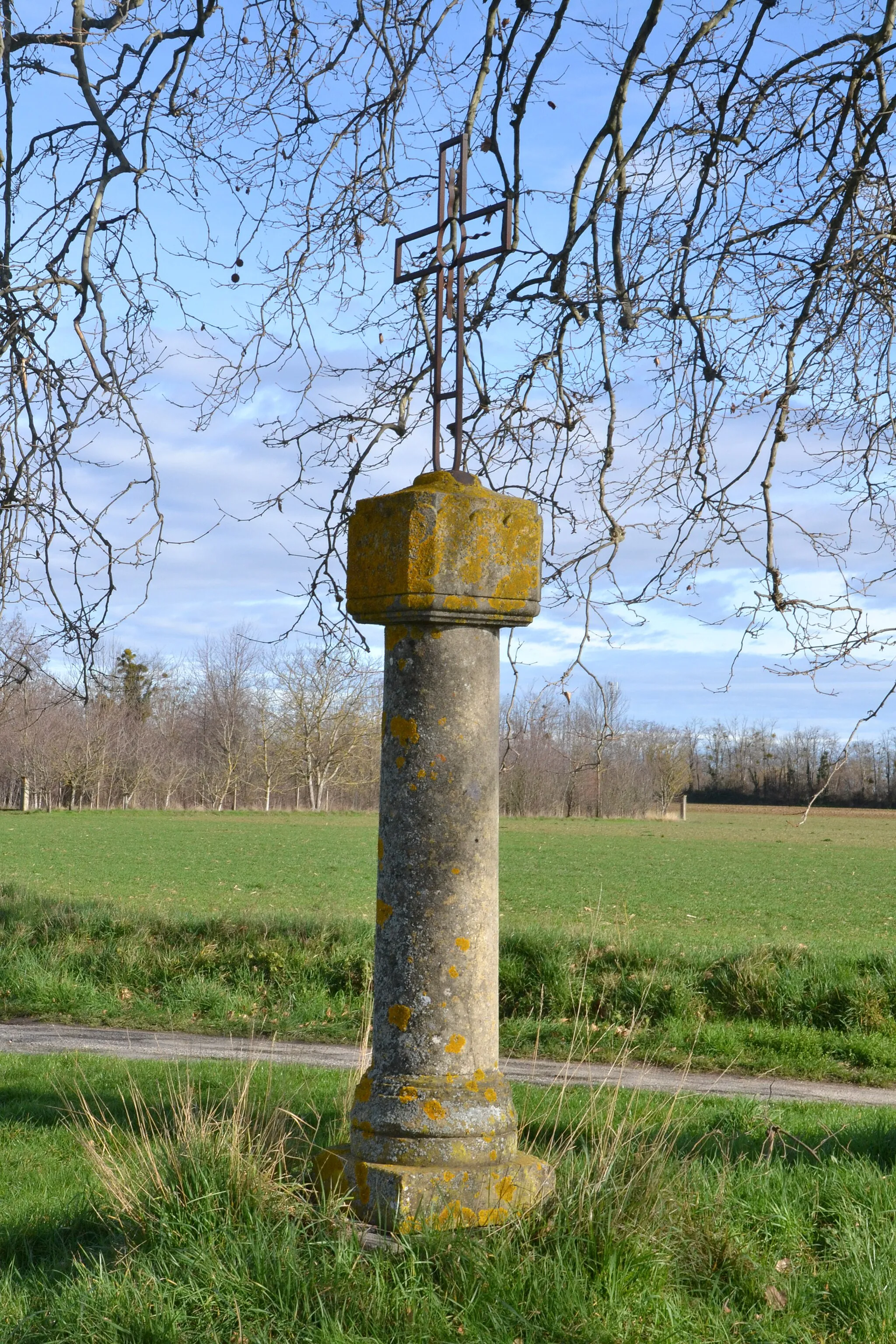 Photo showing: Croix près de Verniolle (Ariège, France).