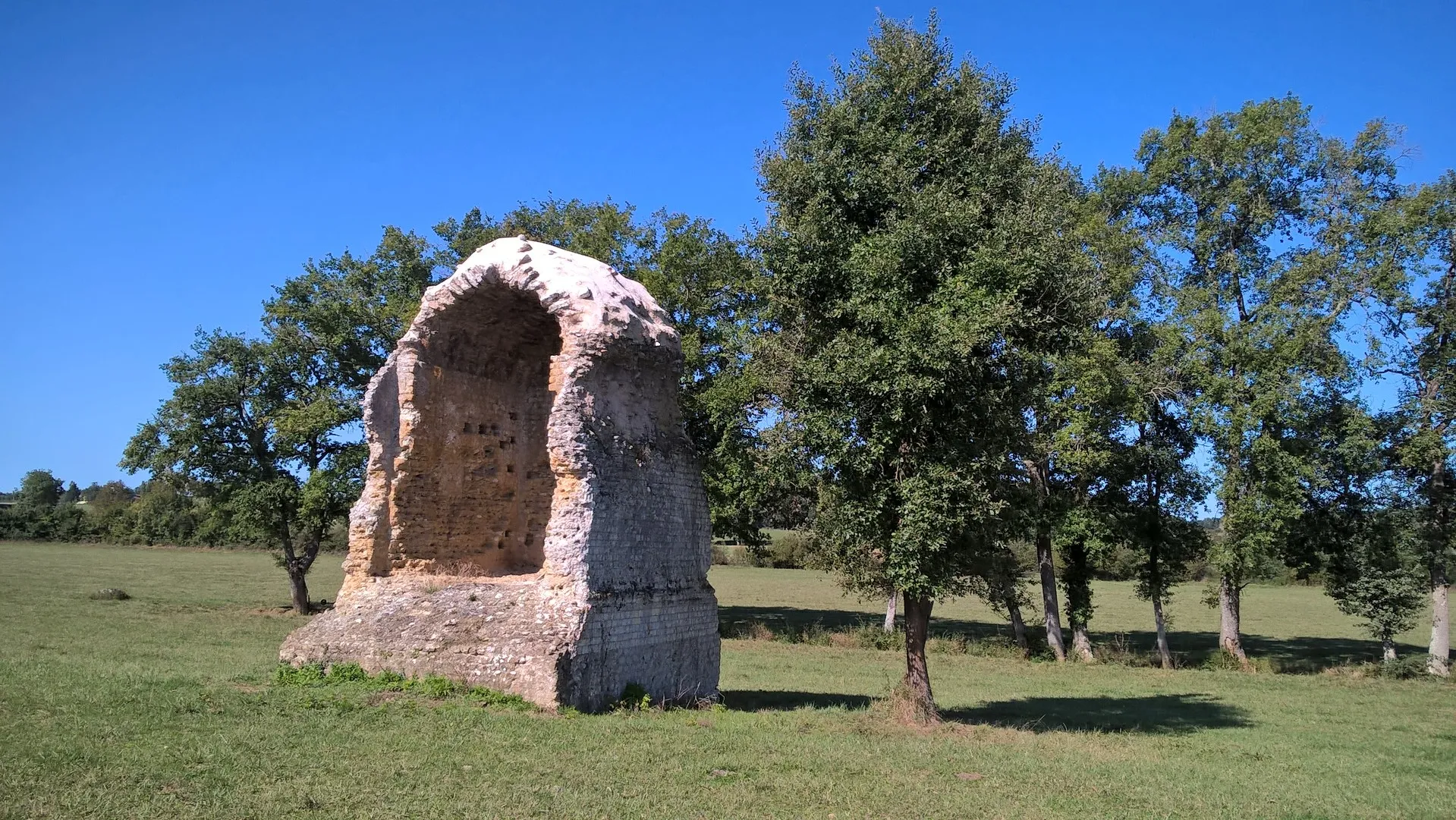 Photo showing: Pile gallo-romaine de la Montjoie à Roquebrune (32).