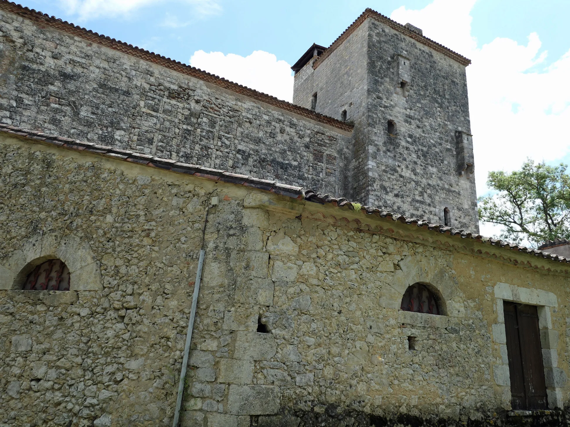 Photo showing: construction massive en pierres