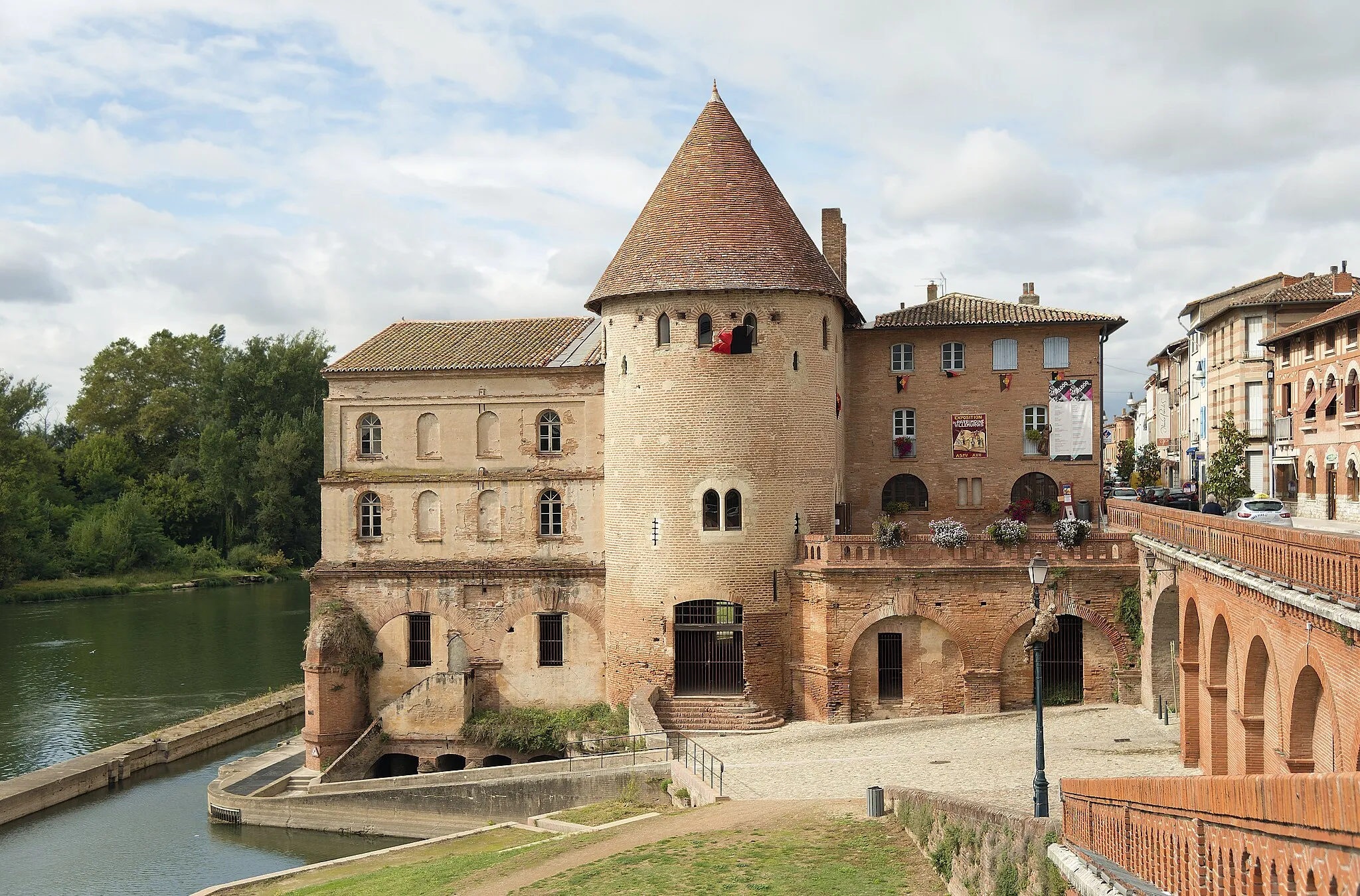 Photo showing: This building is classé au titre des monuments historiques de la France. It is indexed in the base Mérimée, a database of architectural heritage maintained by the French Ministry of Culture, under the reference PA00094662 .