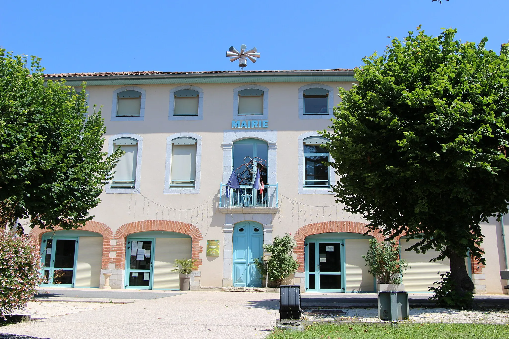 Photo showing: Mairie de Villeneuve de Rivière