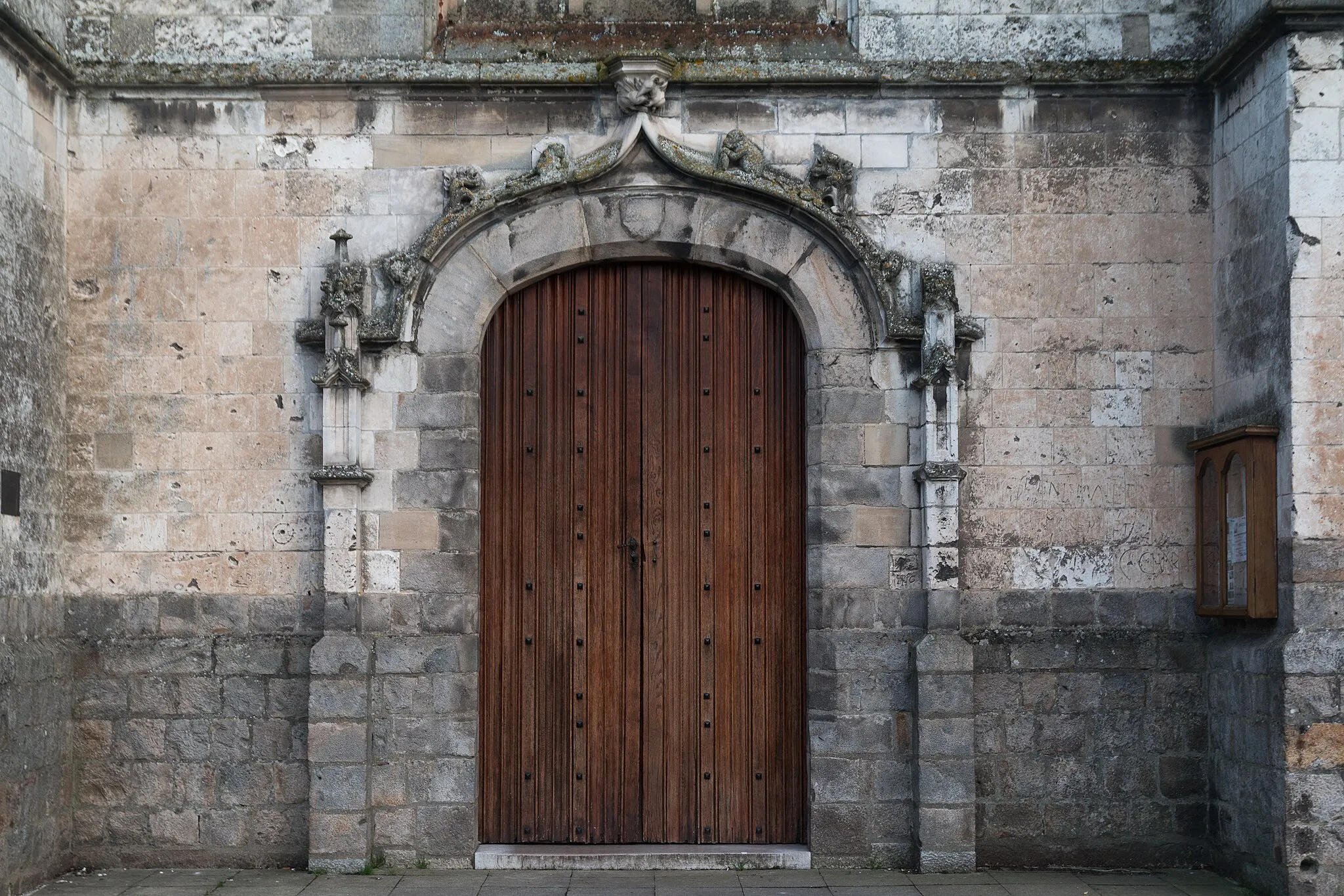 Photo showing: Gate of the parish church St. Germain