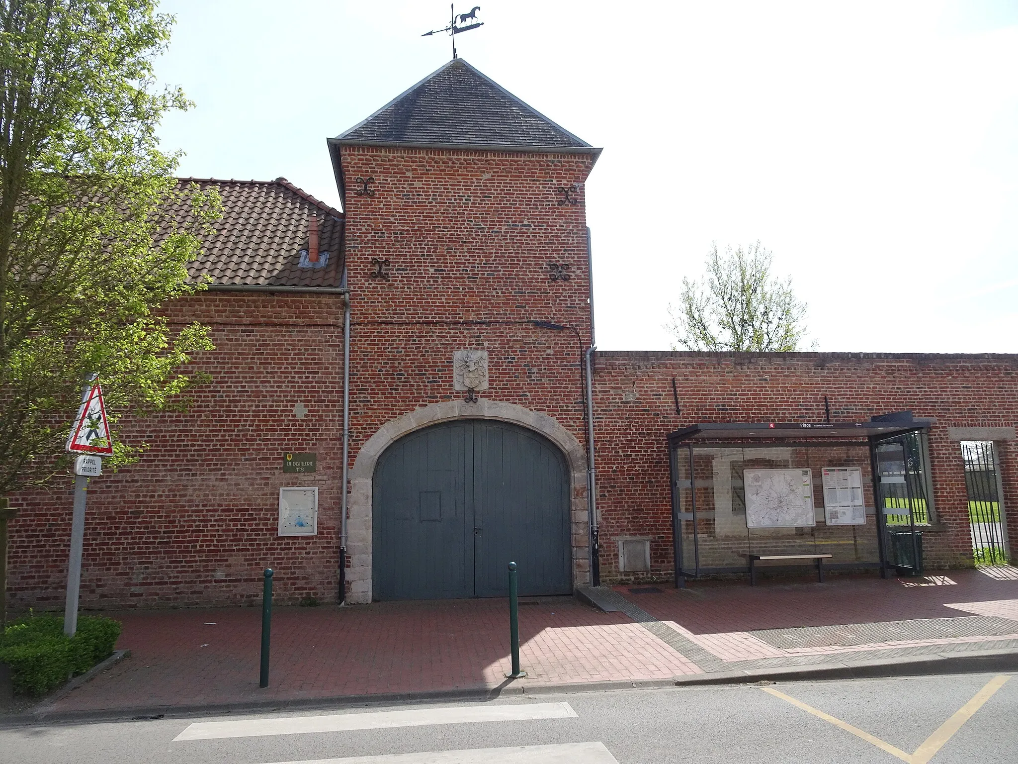 Photo showing: Porche-pigeonnier de la cense de Layens. Allennes-les-Marais Nord.- Hauts-de-France