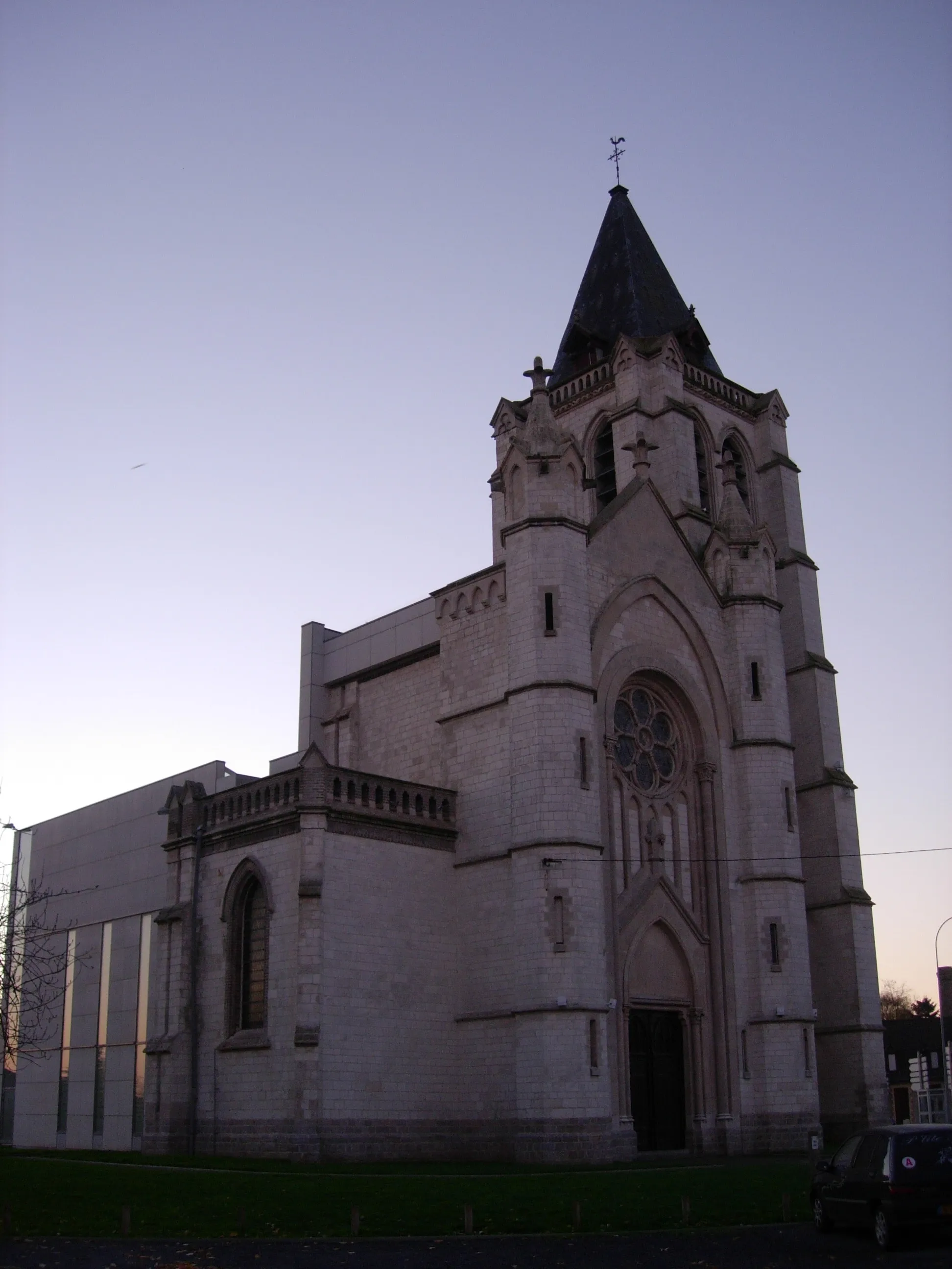 Photo showing: Saint-Martin Church, evening