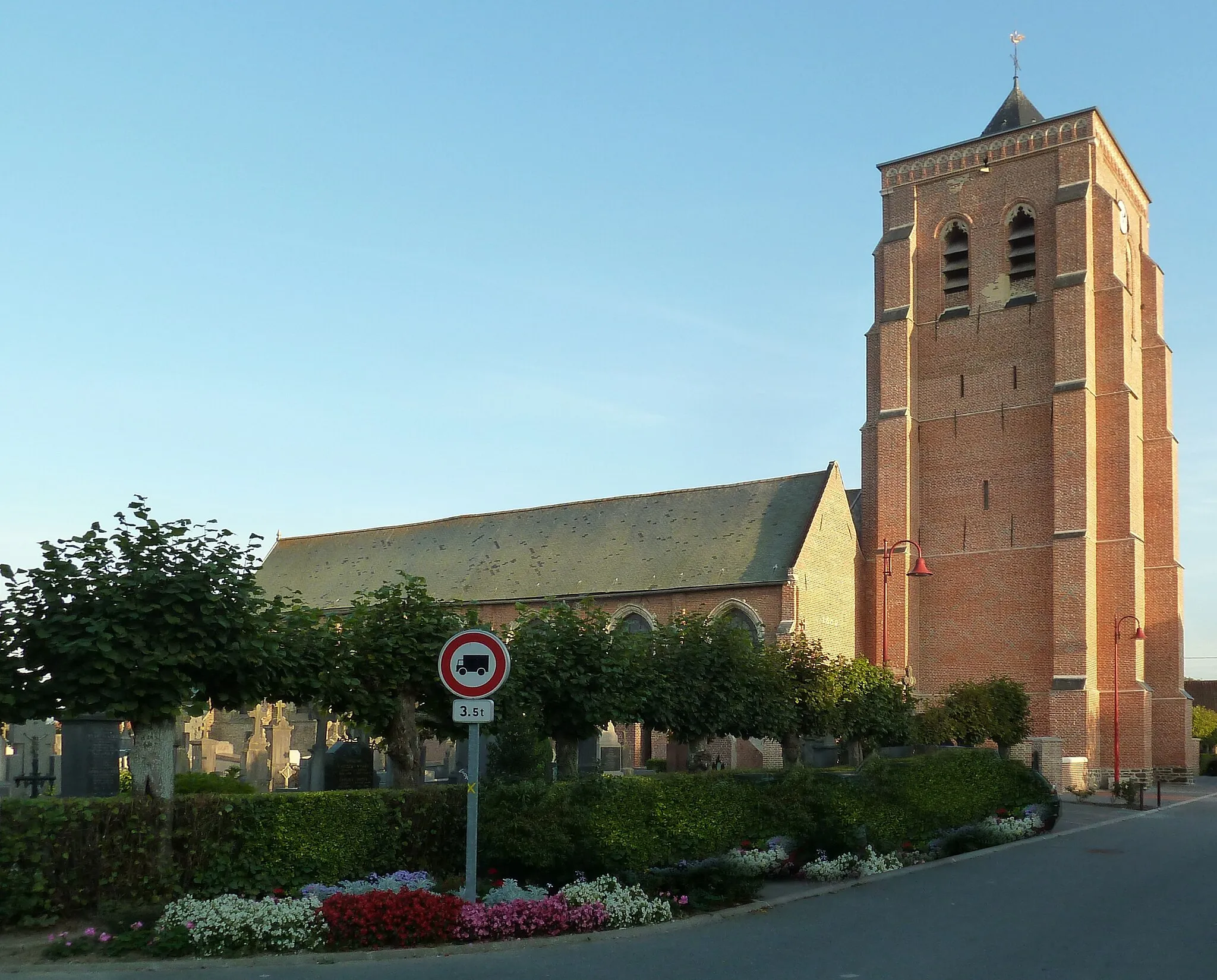 Photo showing: This building is inscrit au titre des monuments historiques de la France. It is indexed in the base Mérimée, a database of architectural heritage maintained by the French Ministry of Culture, under the reference PA59000116 .