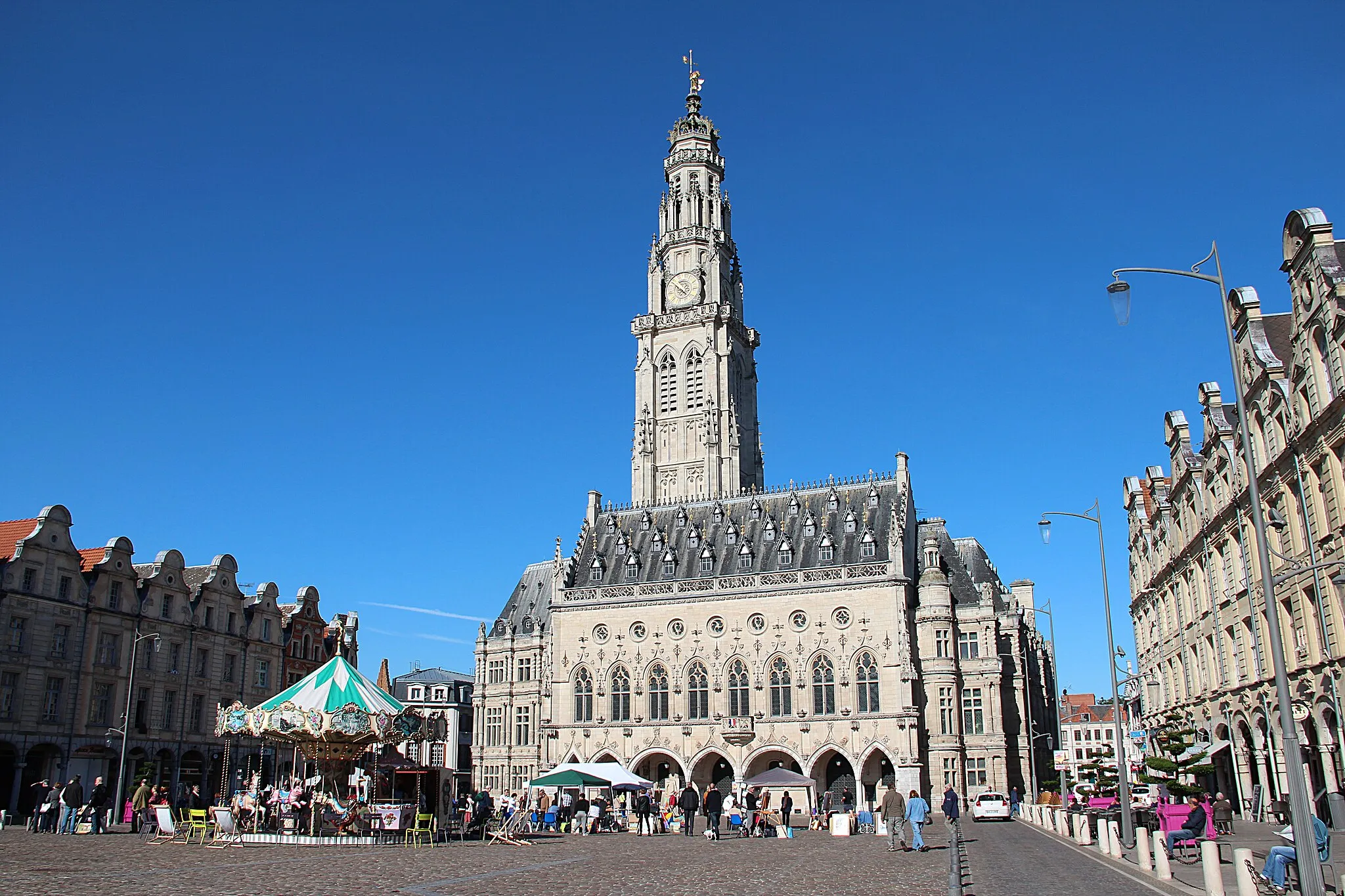 Photo showing: The belfries and the town hall of Arras, Place des Héros, monuments from the 15th and 16th centuries, rebuilt in the 19th century, destroyed in 1914 and again rebuilt identically after the First World War.